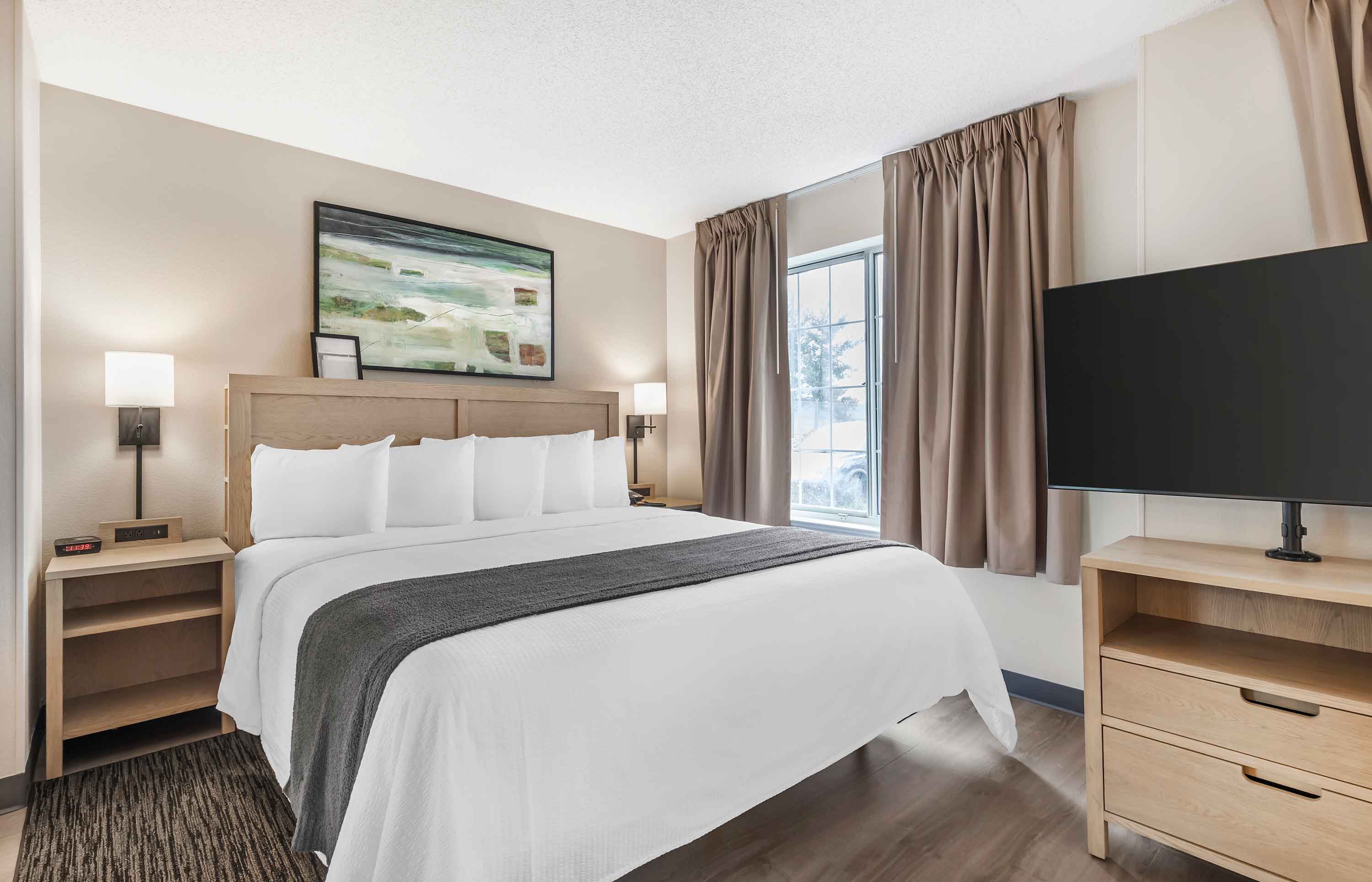 Deluxe Studio - 1 King Bed