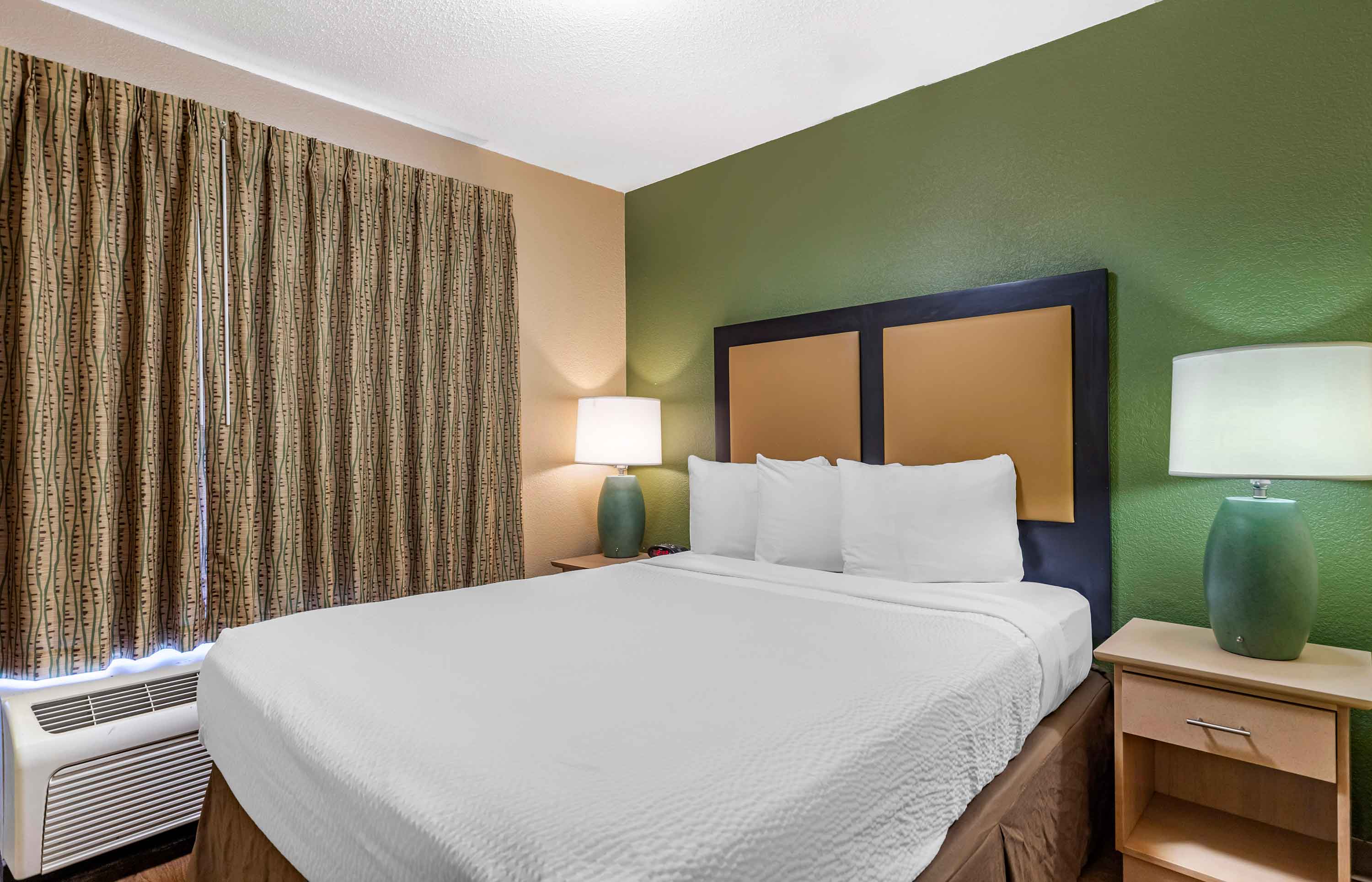 Studio Suite - 1 Queen Bed