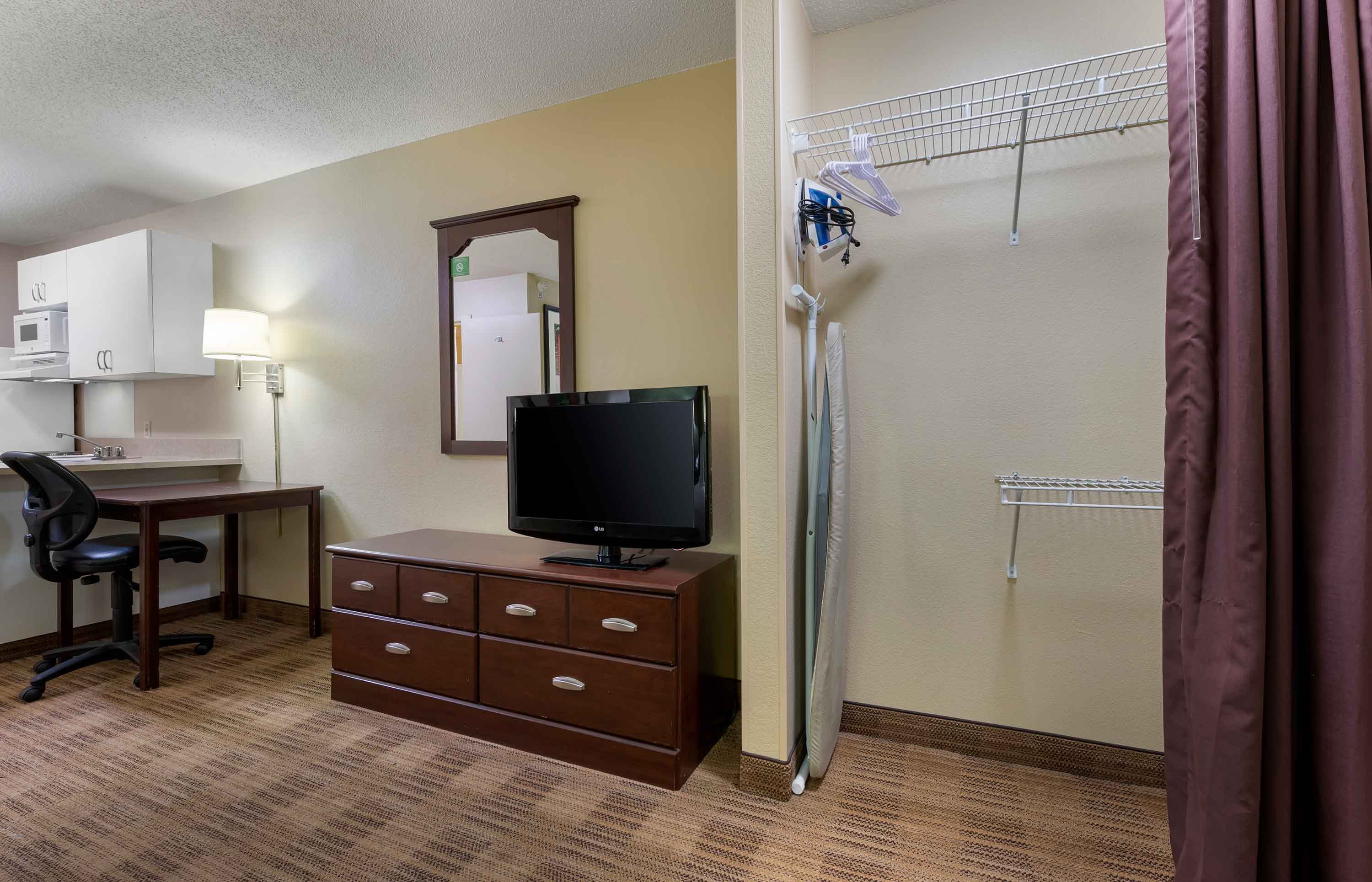 Extended Stay America Indianapolis Airport Fortune Circle West Indianapolis In Indianapolis, IN Extended Stay Hotels | Extended Stay America