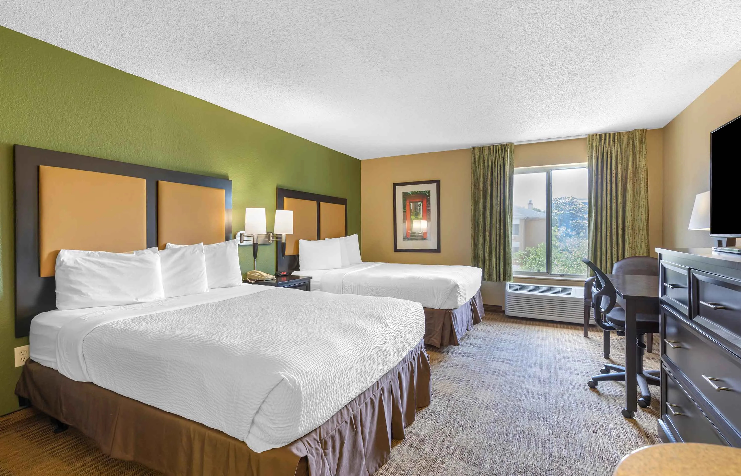 Studio Suite - 2 Queen Beds