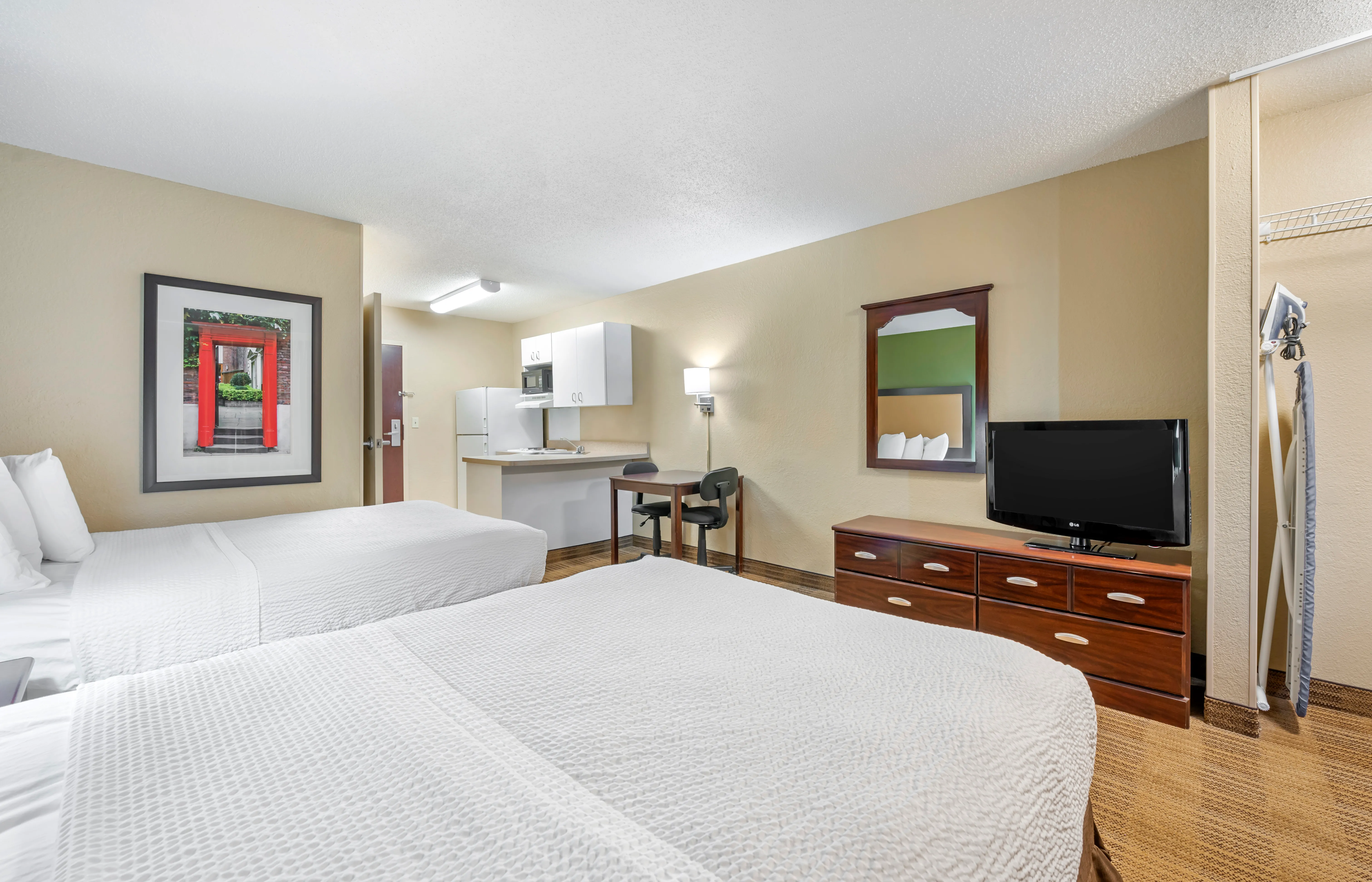 Studio Suite - 2 Full Beds