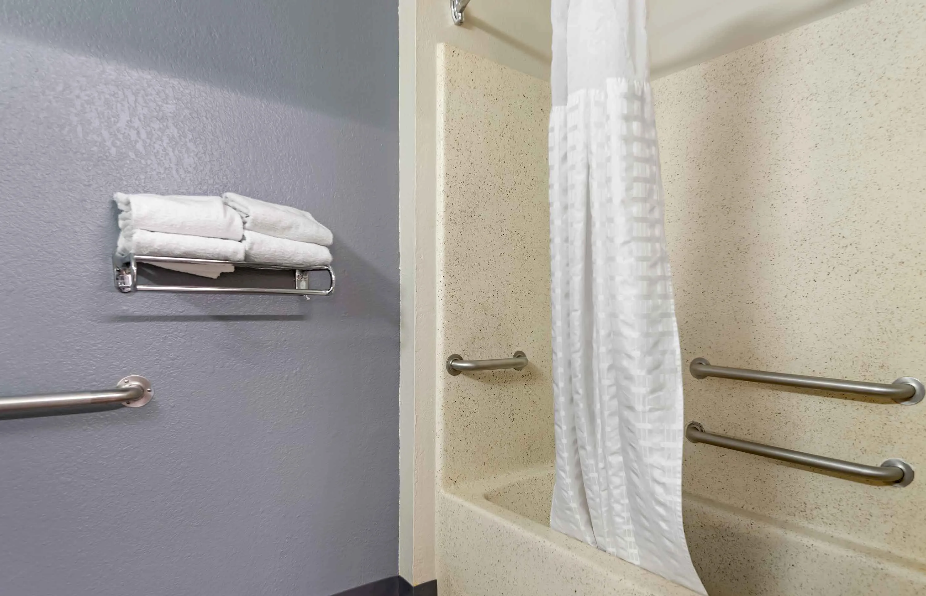 Deluxe Studio - 2 Full Beds