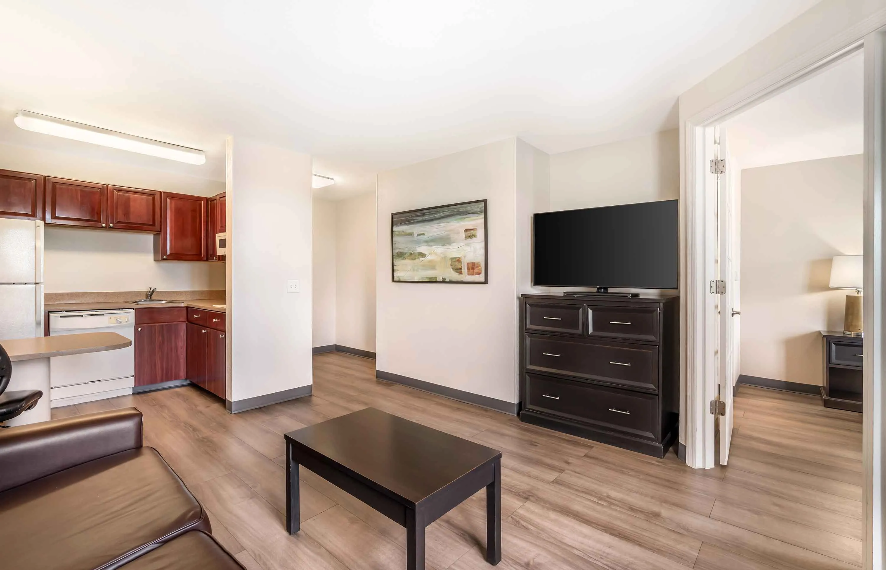1 Bedroom Suite - 1 King Bed