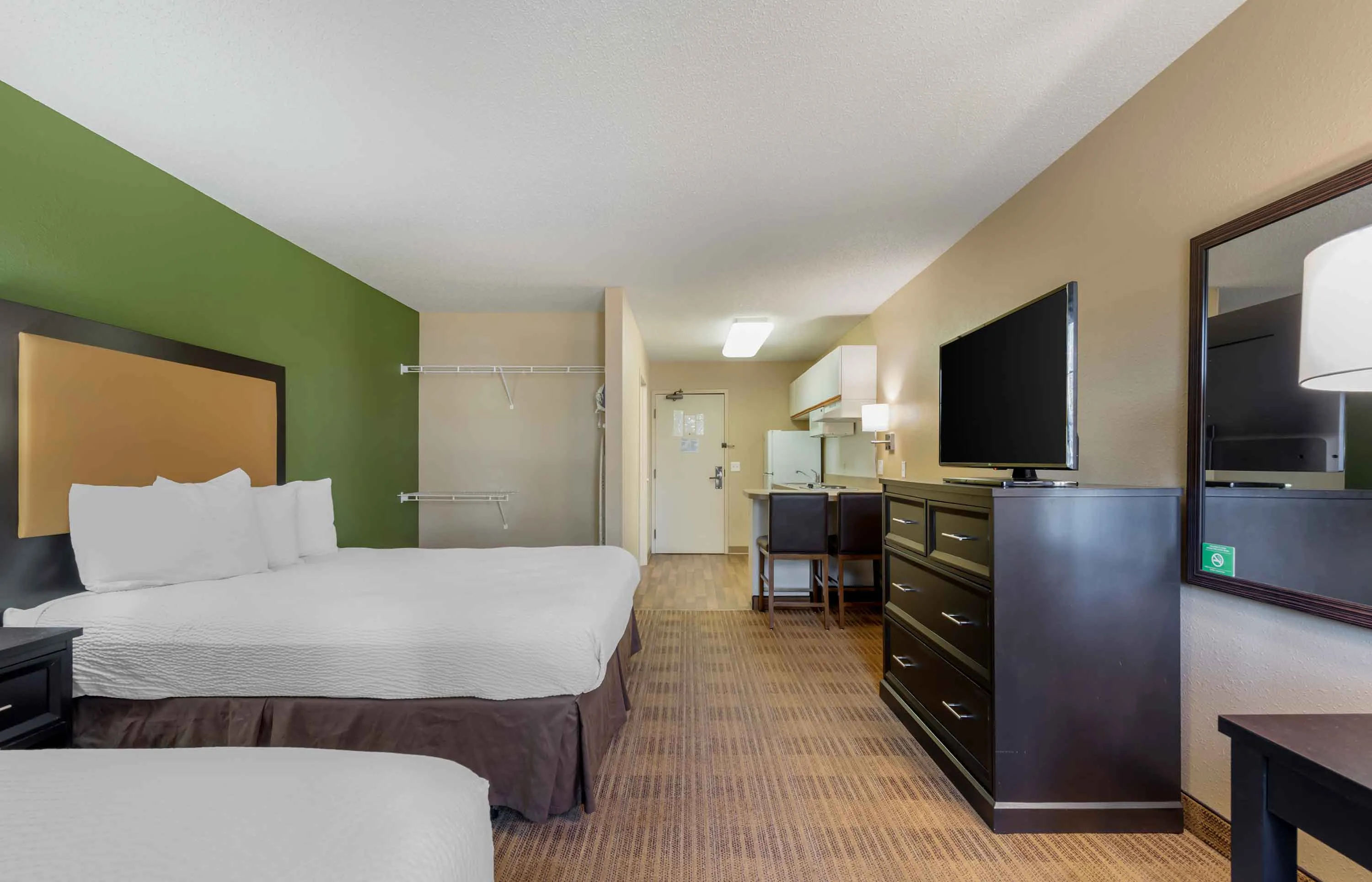 Studio Suite - 2 Full Beds