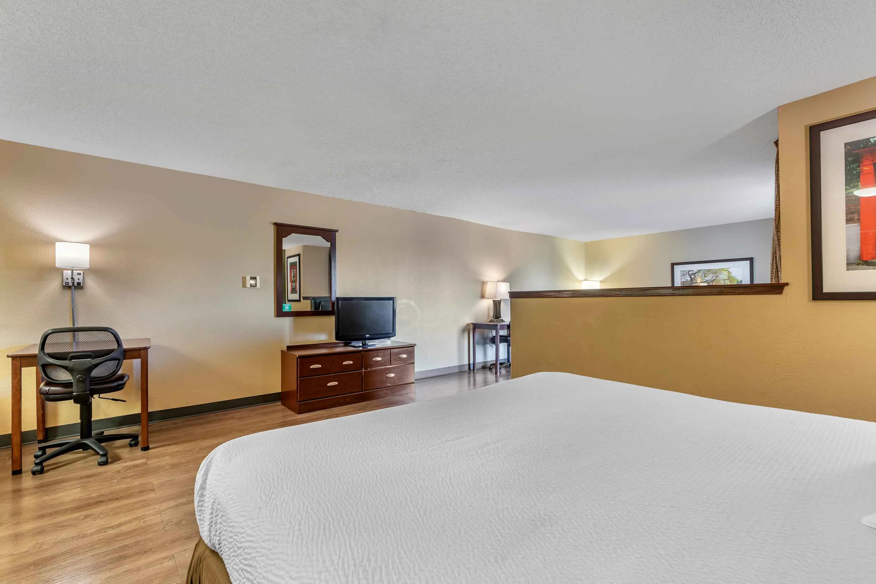 Deluxe Studio - 1 King Bed