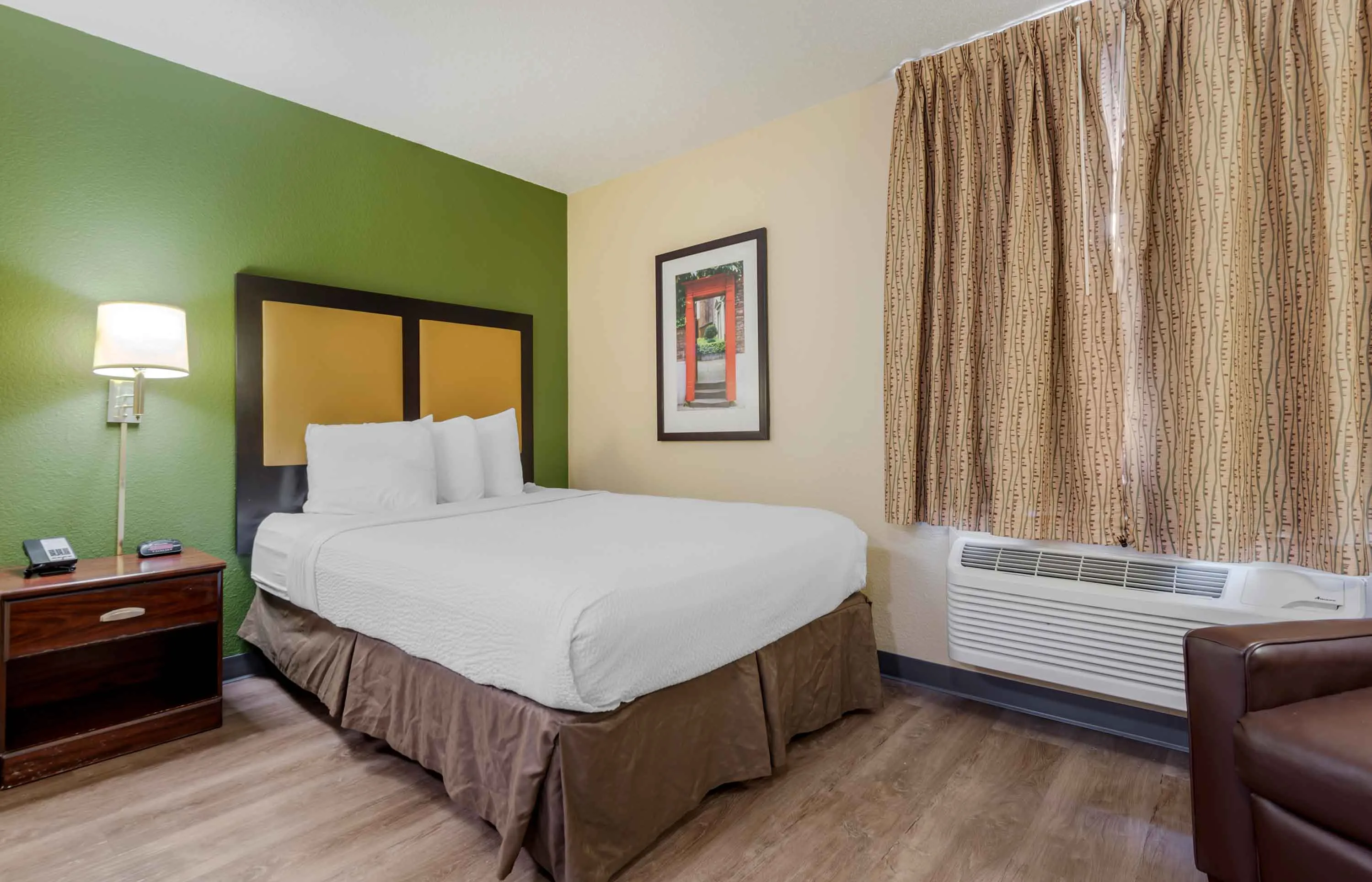 Studio Suite - 1 Queen Bed