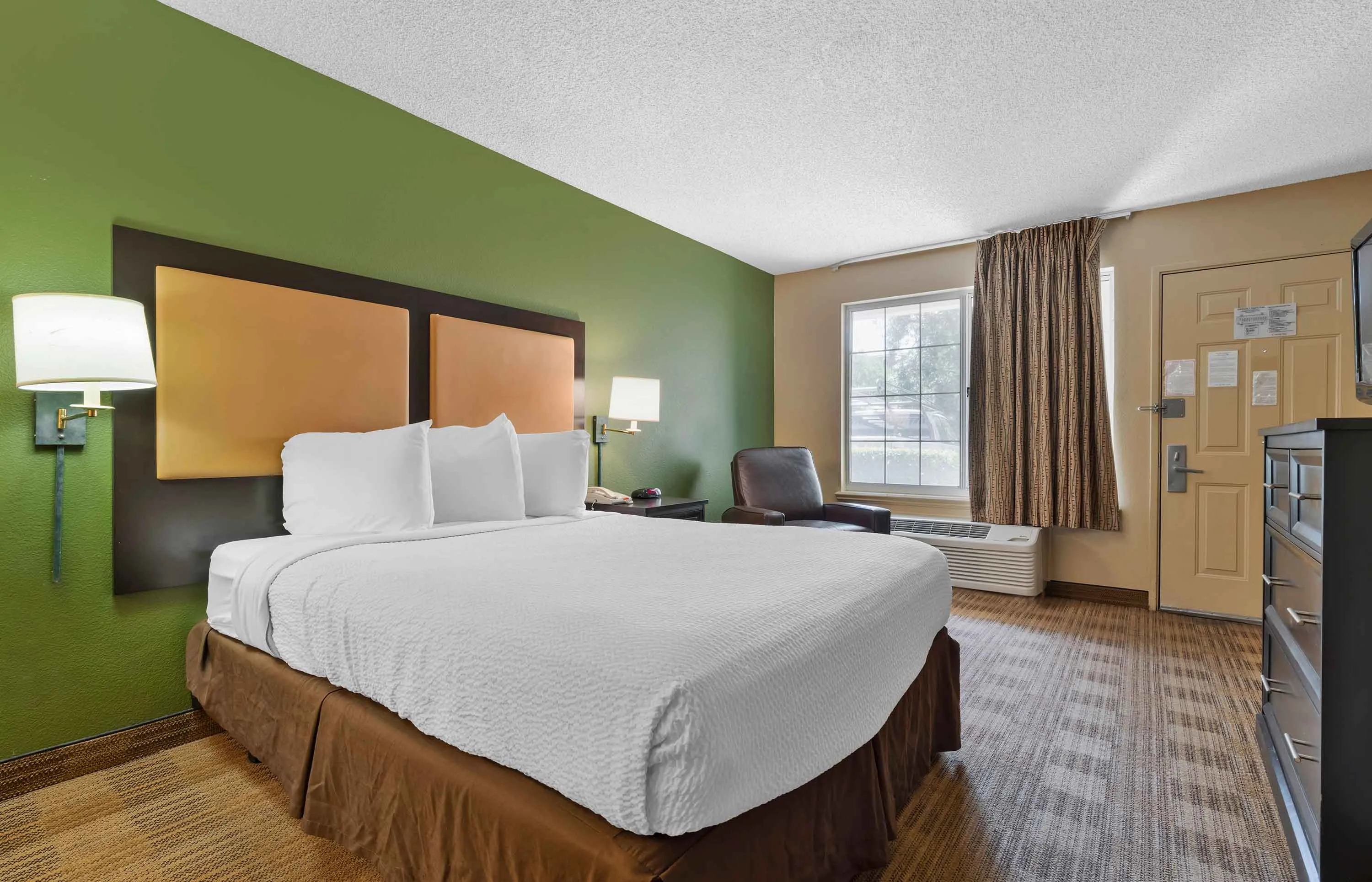 Studio Suite - 1 Queen Bed
