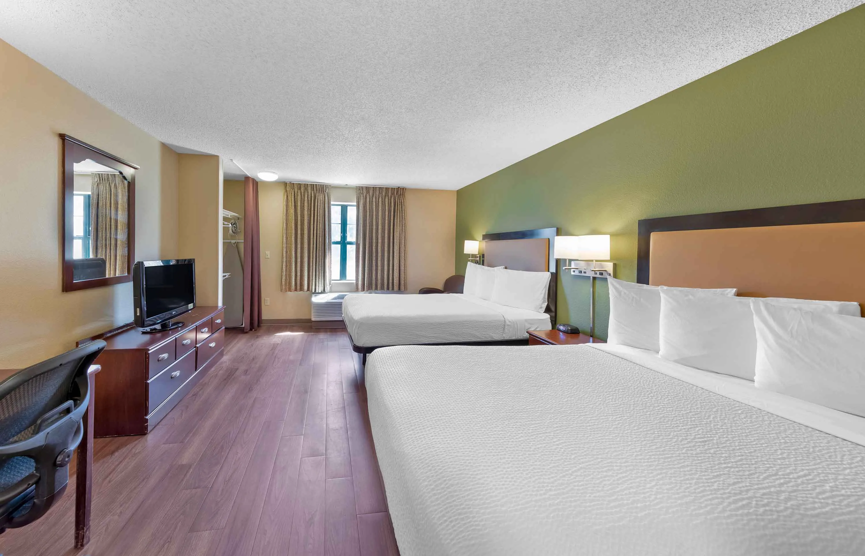 Studio Suite - 2 Queen Beds