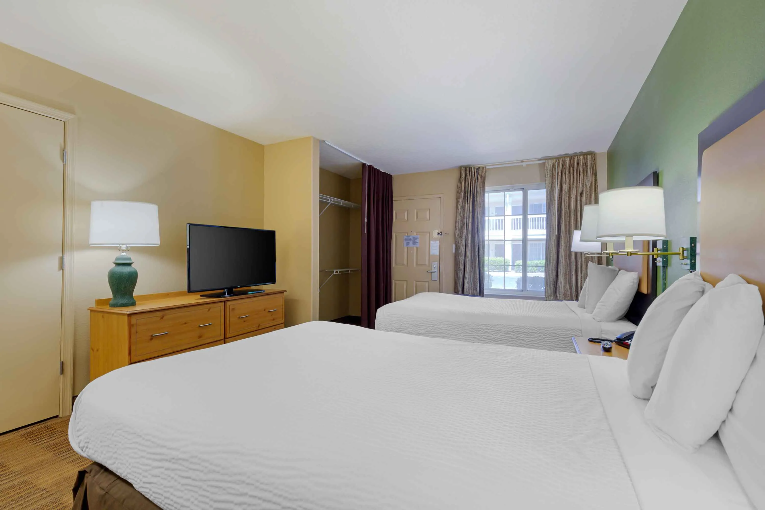 Studio Suite - 2 Full Beds