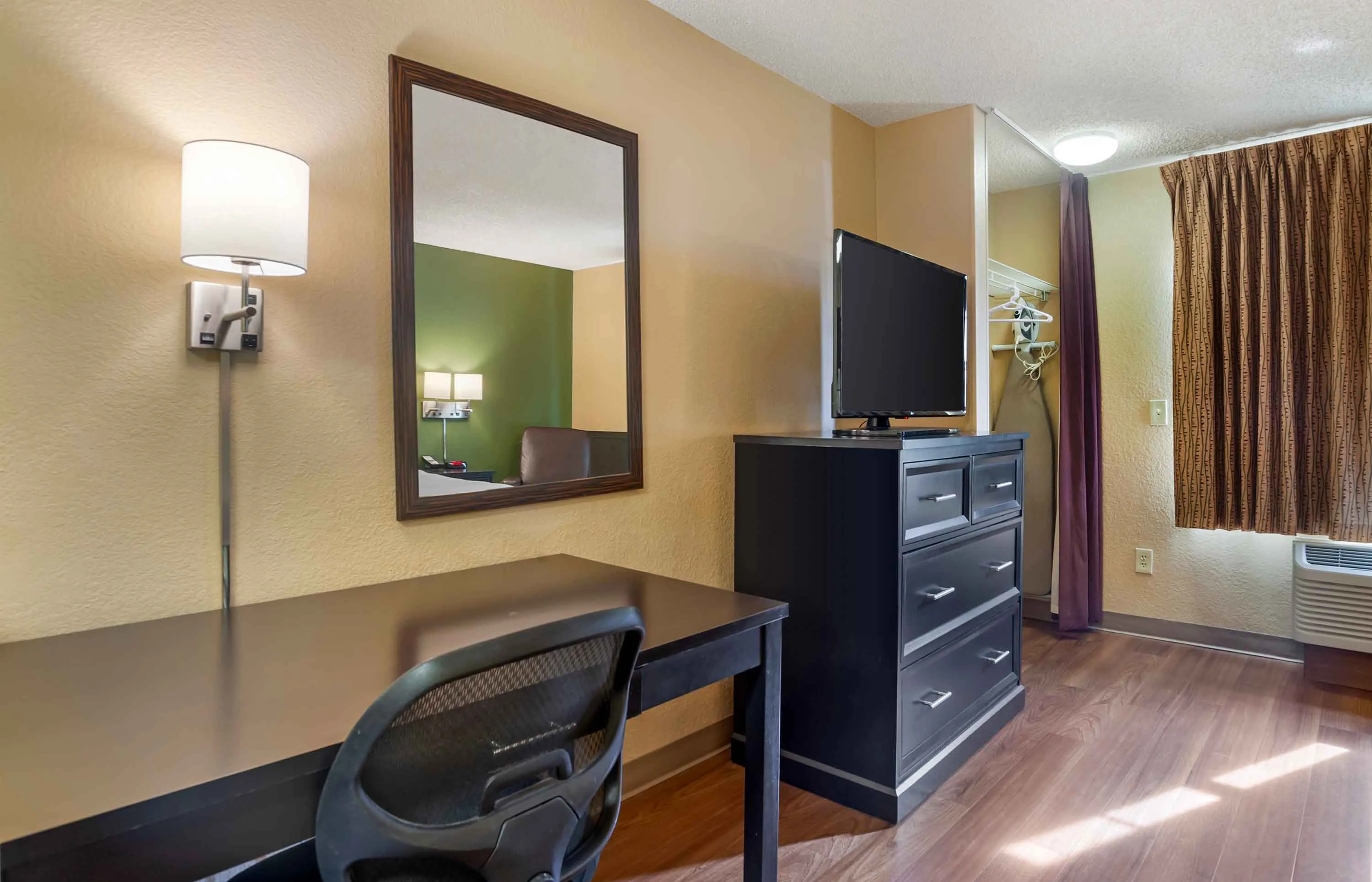 Studio Suite - 1 Queen Bed