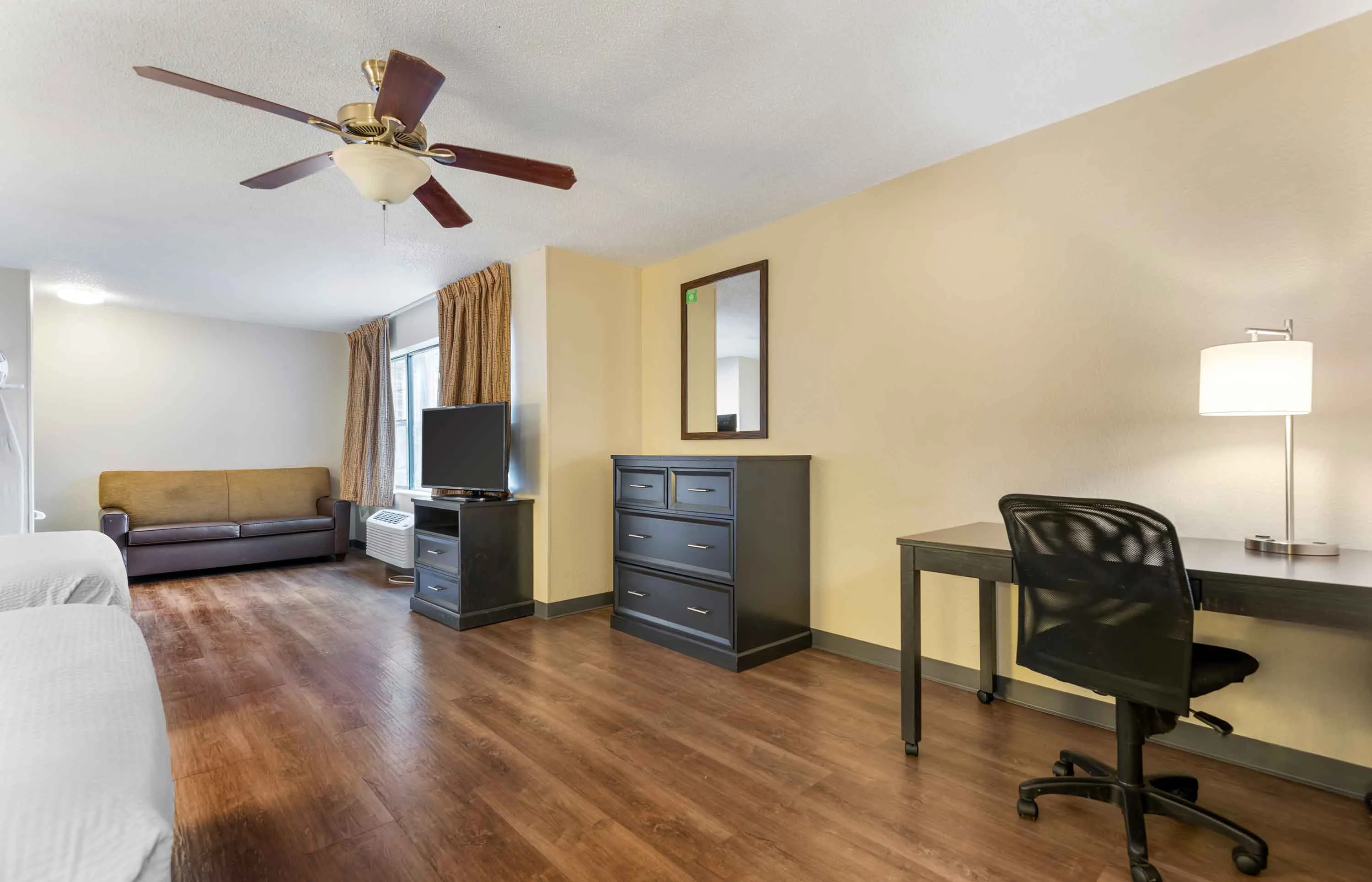 Deluxe Studio - 2 Full Beds