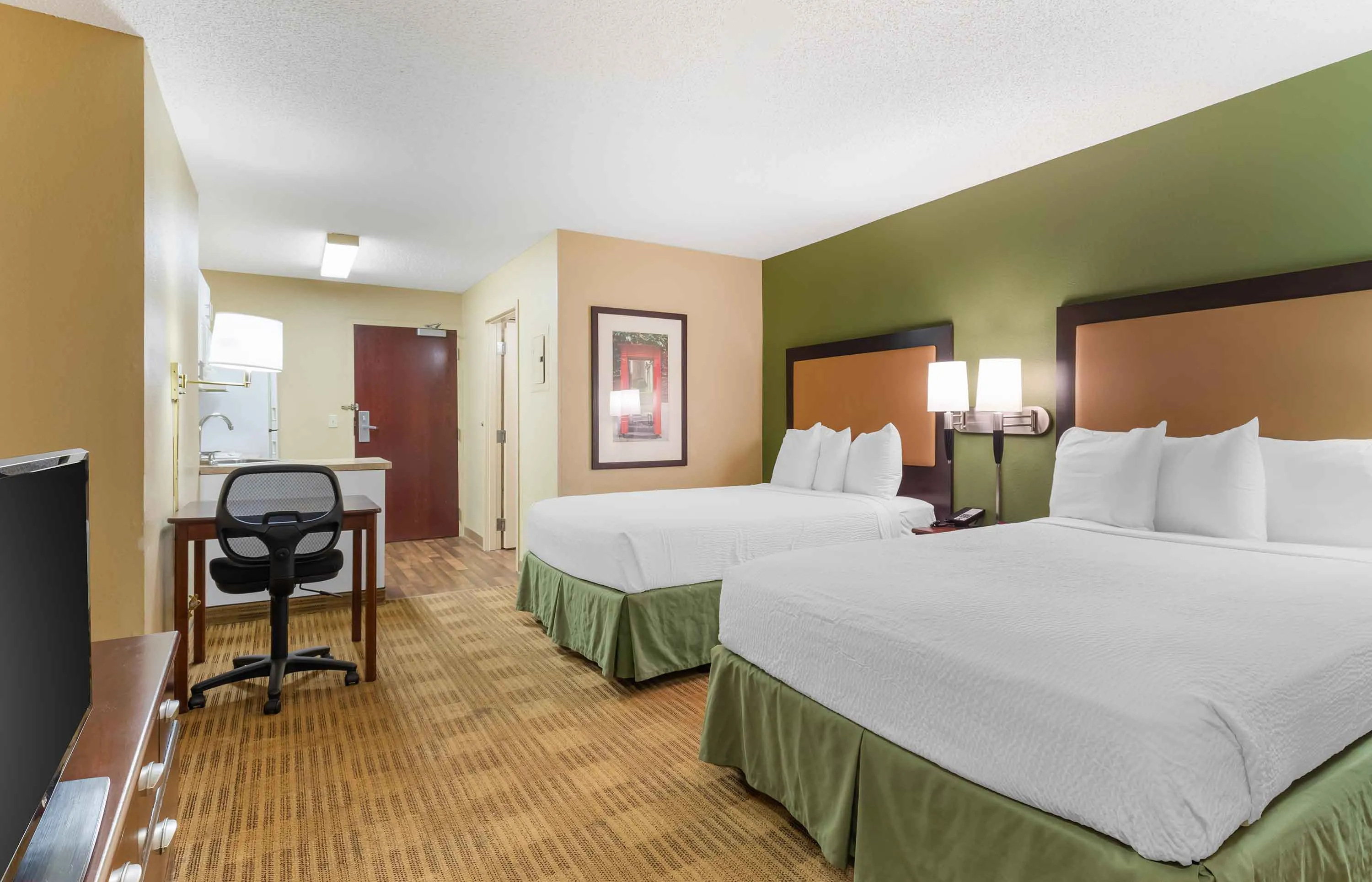 Studio Suite - 2 Full Beds