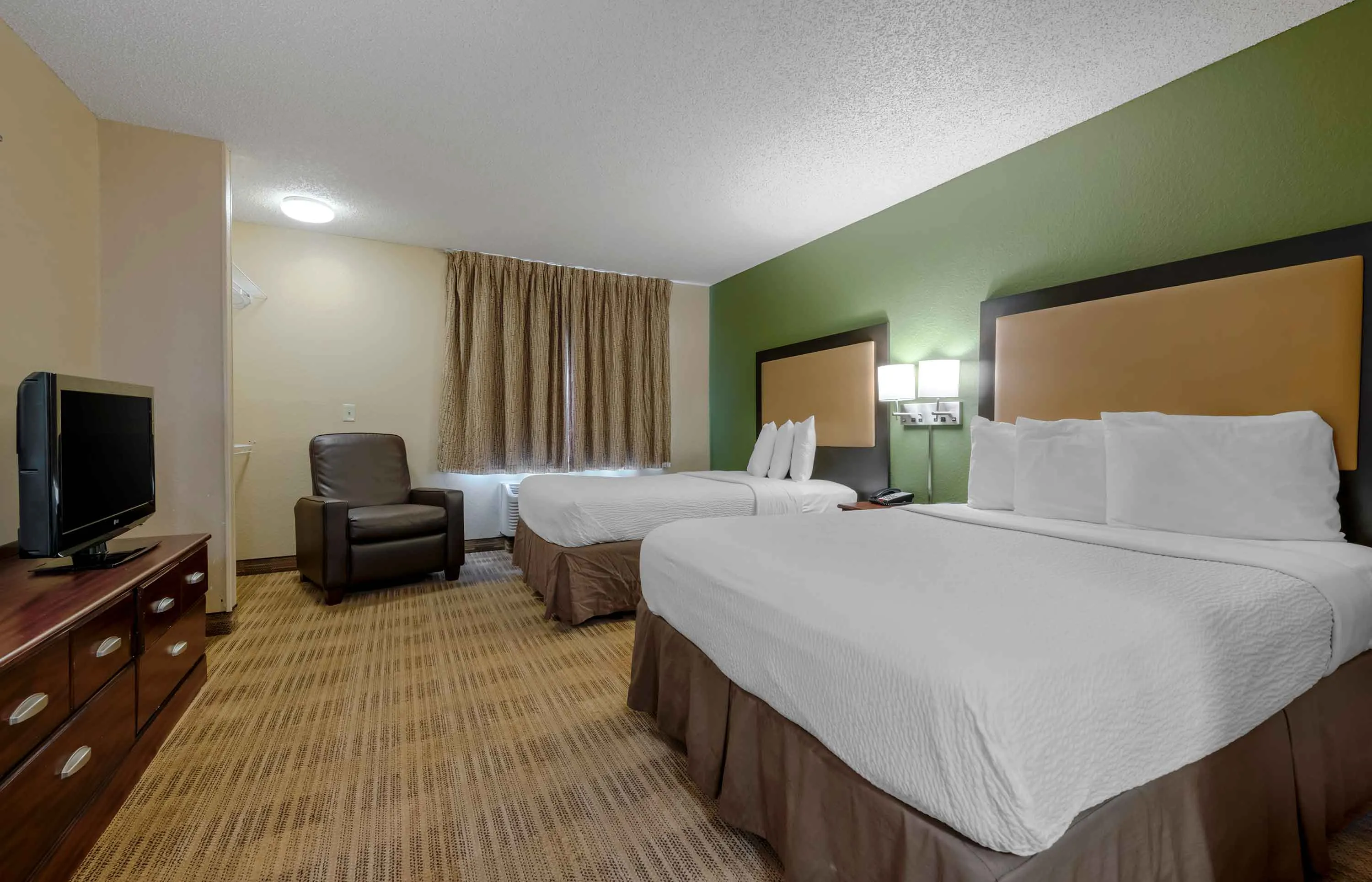 Studio Suite - 2 Full Beds