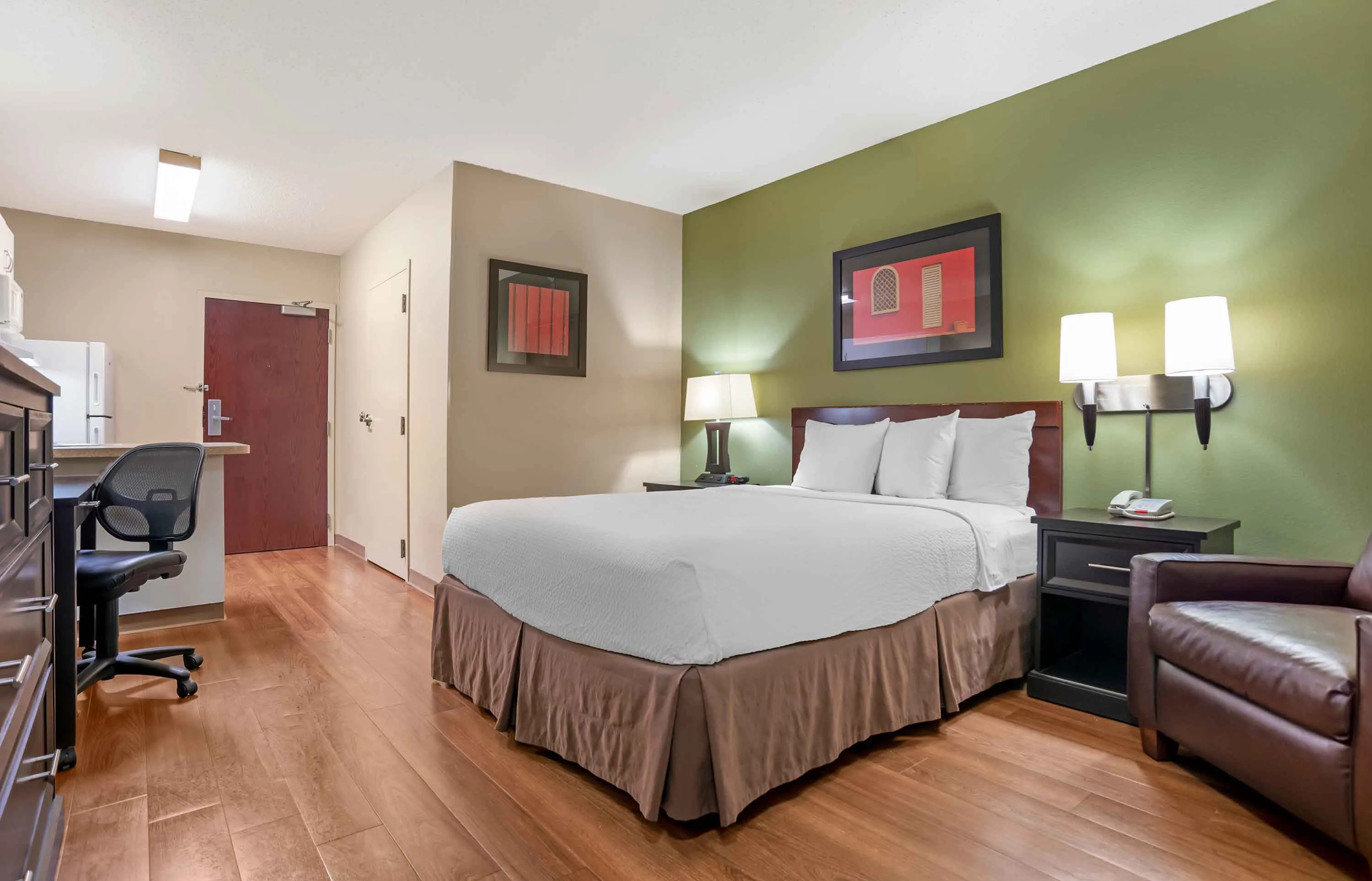 Studio Suite - 1 Queen Bed