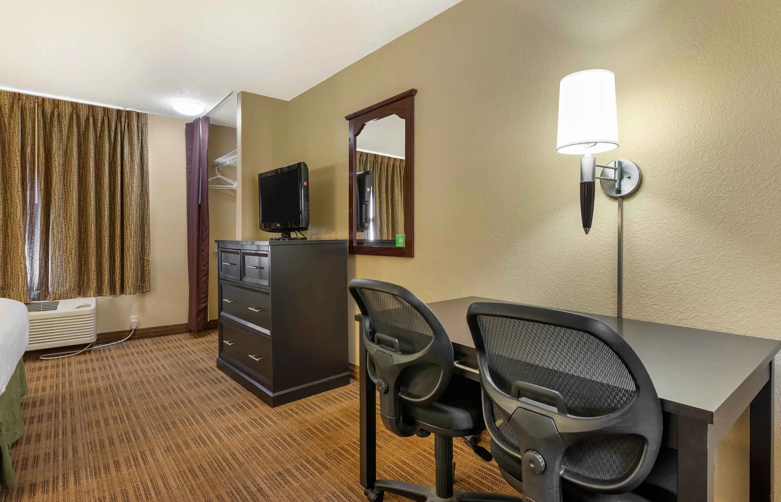 Studio Suite - 2 Full Beds