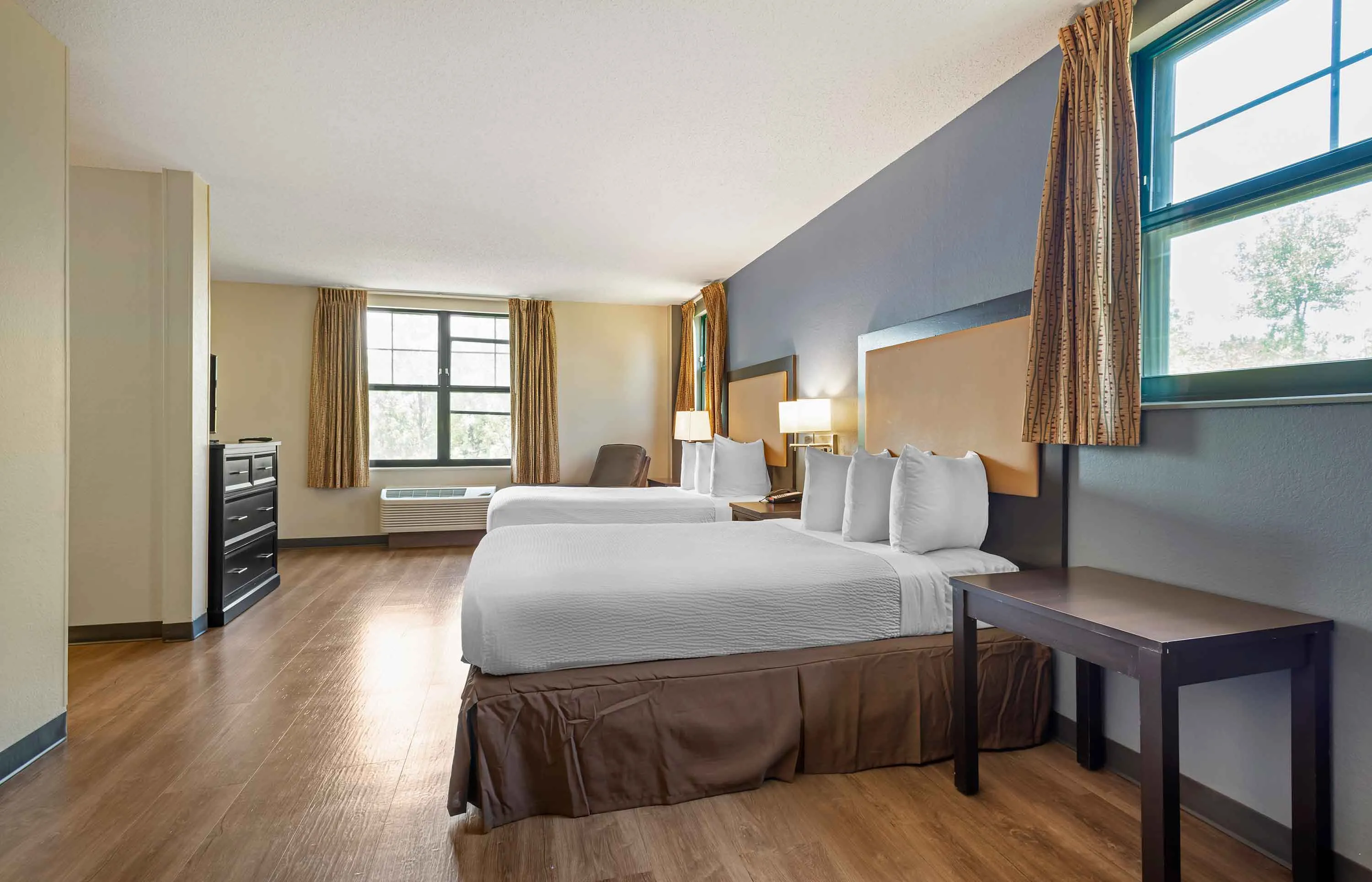 Deluxe Studio - 2 Full Beds