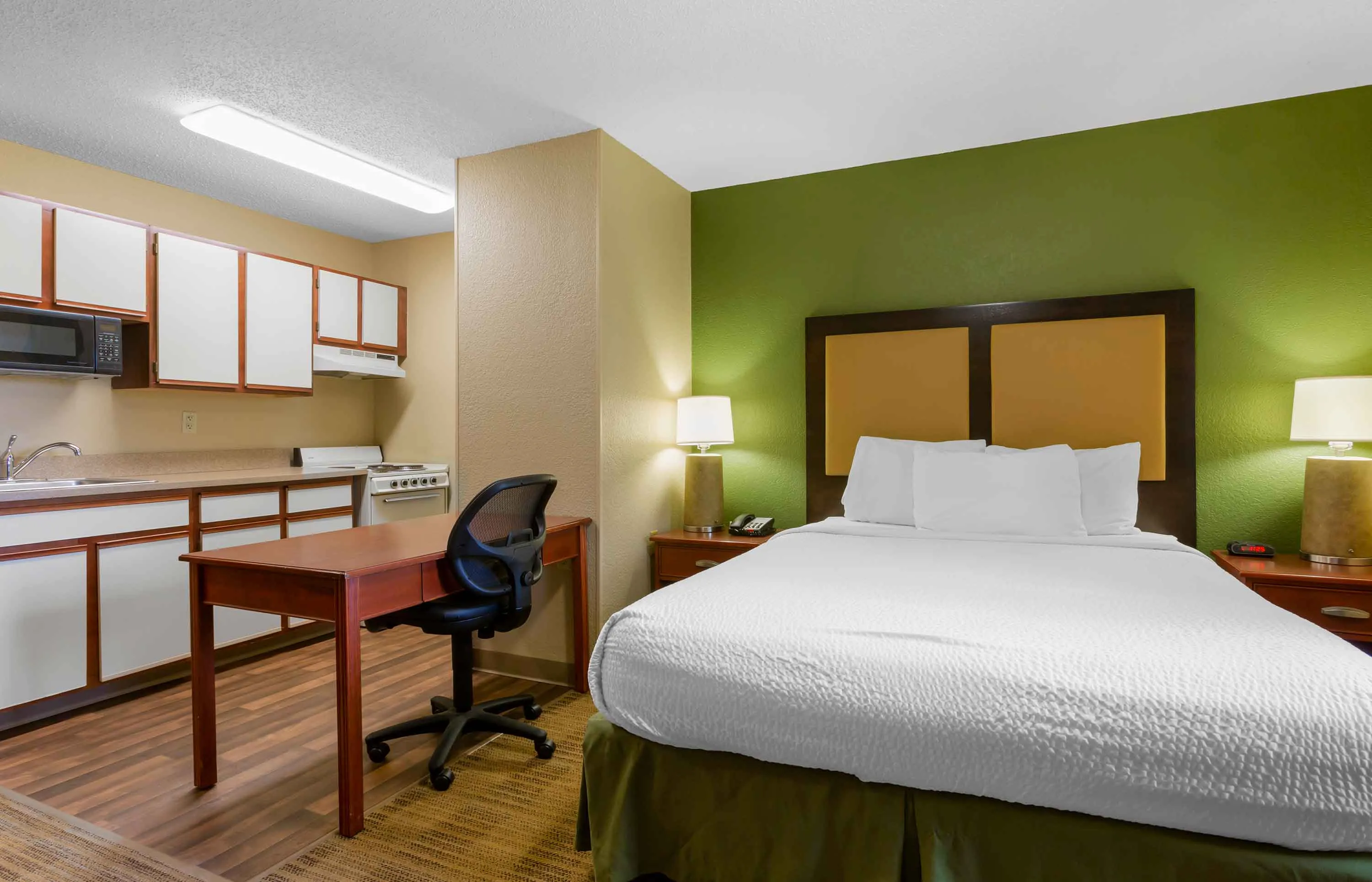 Studio Suite - 1 Queen Bed
