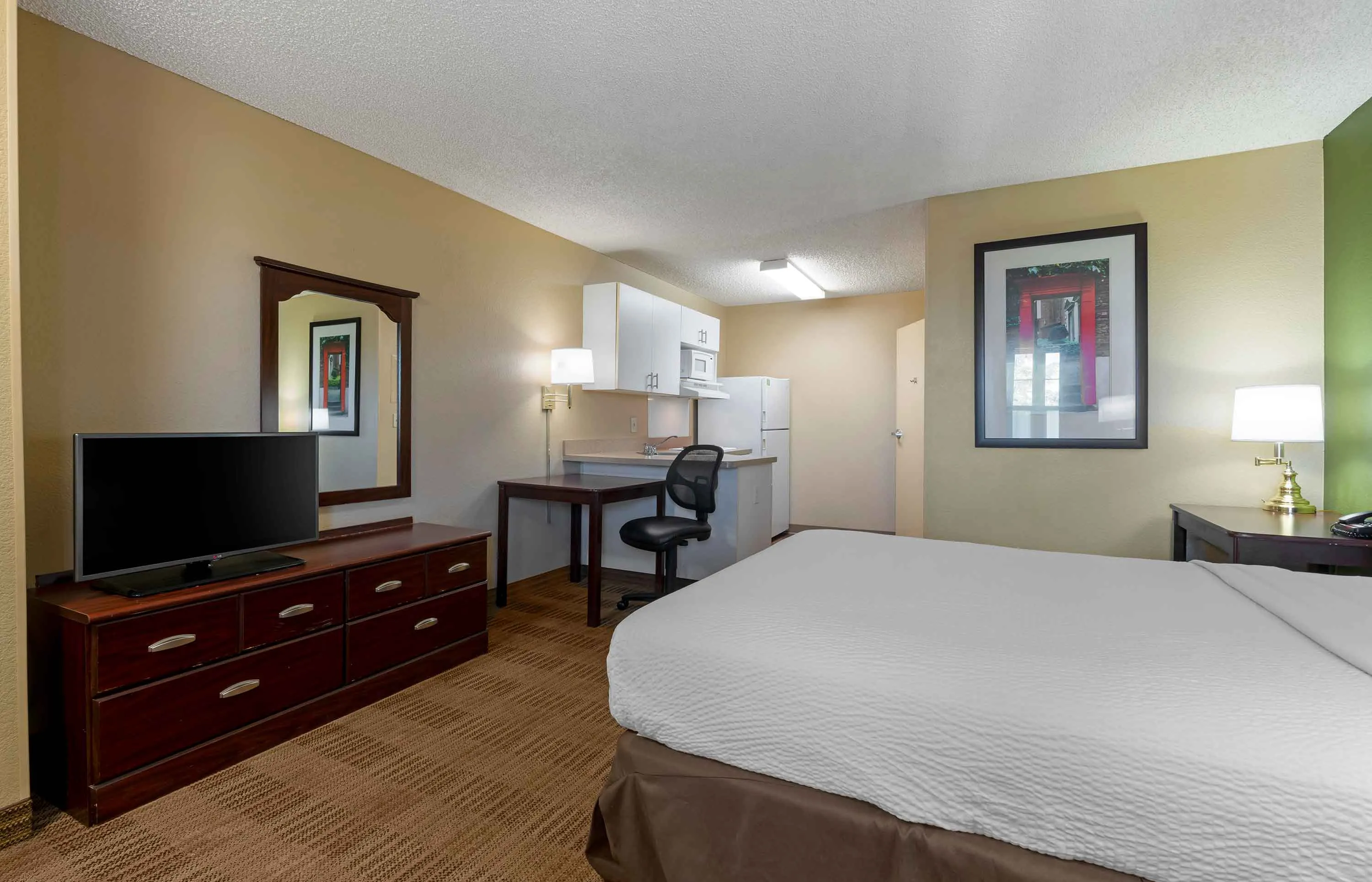 Studio Suite - 1 Queen Bed