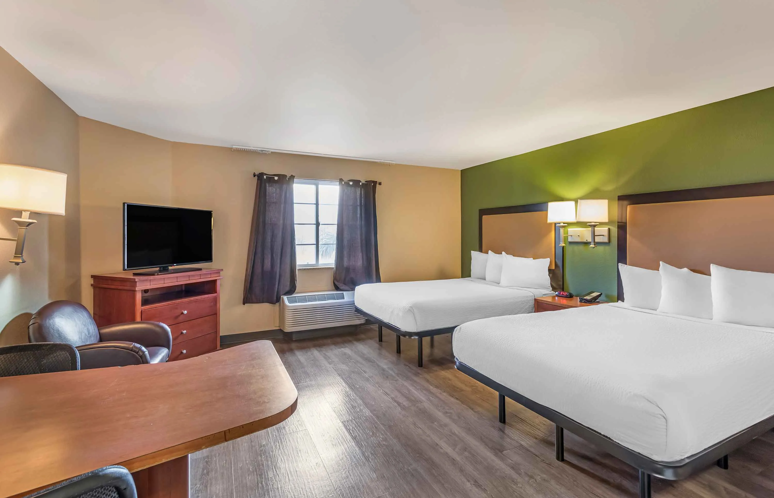 Studio Suite - 2 Full Beds