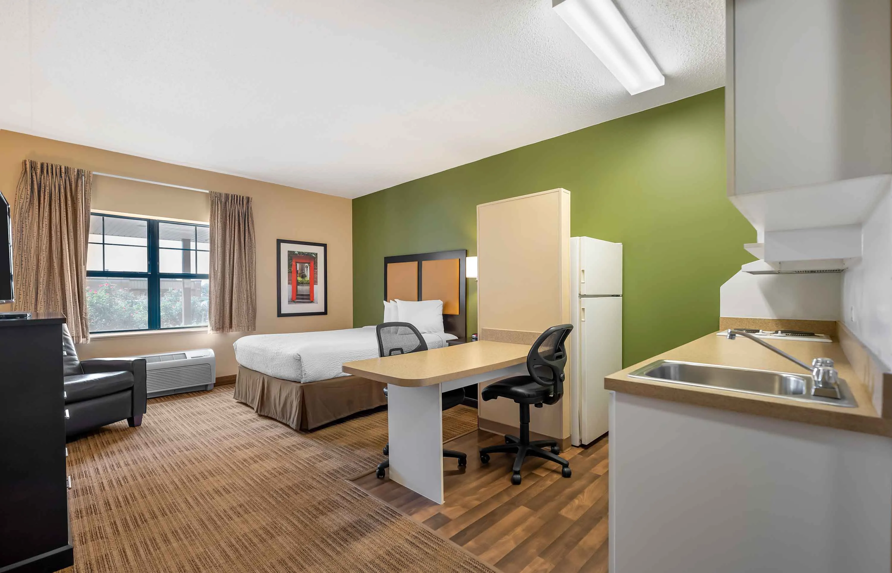Studio Suite - 1 Queen Bed