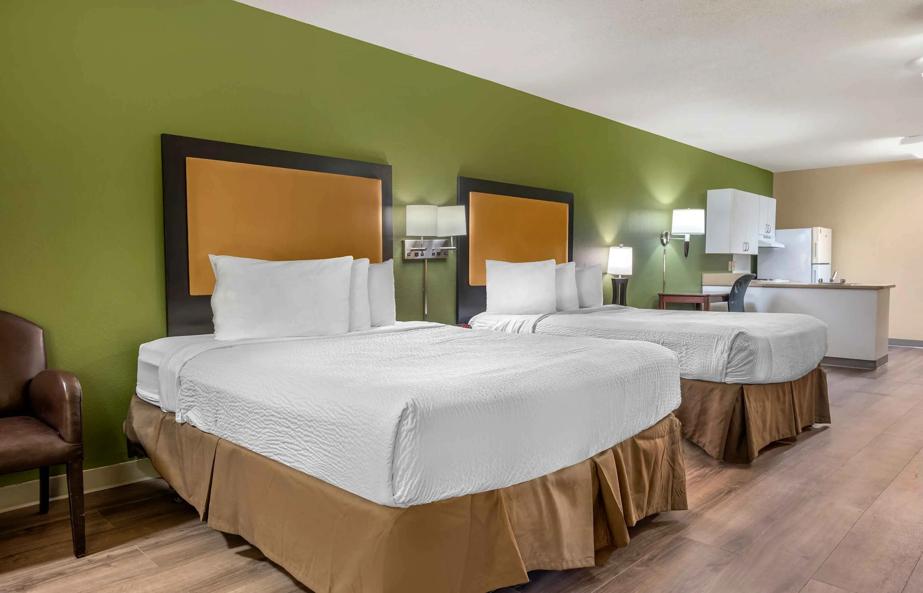 Studio Suite - 2 Full Beds
