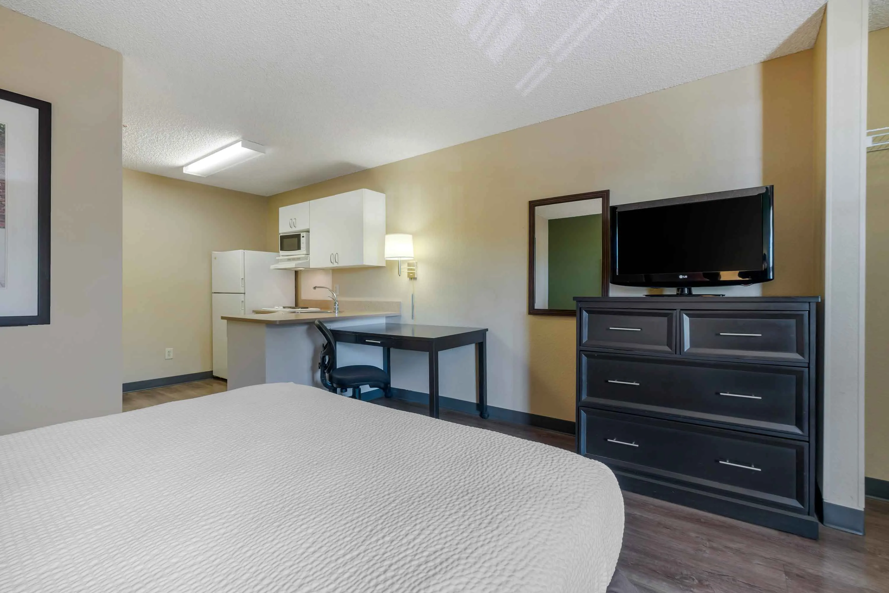 Studio Suite - 1 Queen Bed