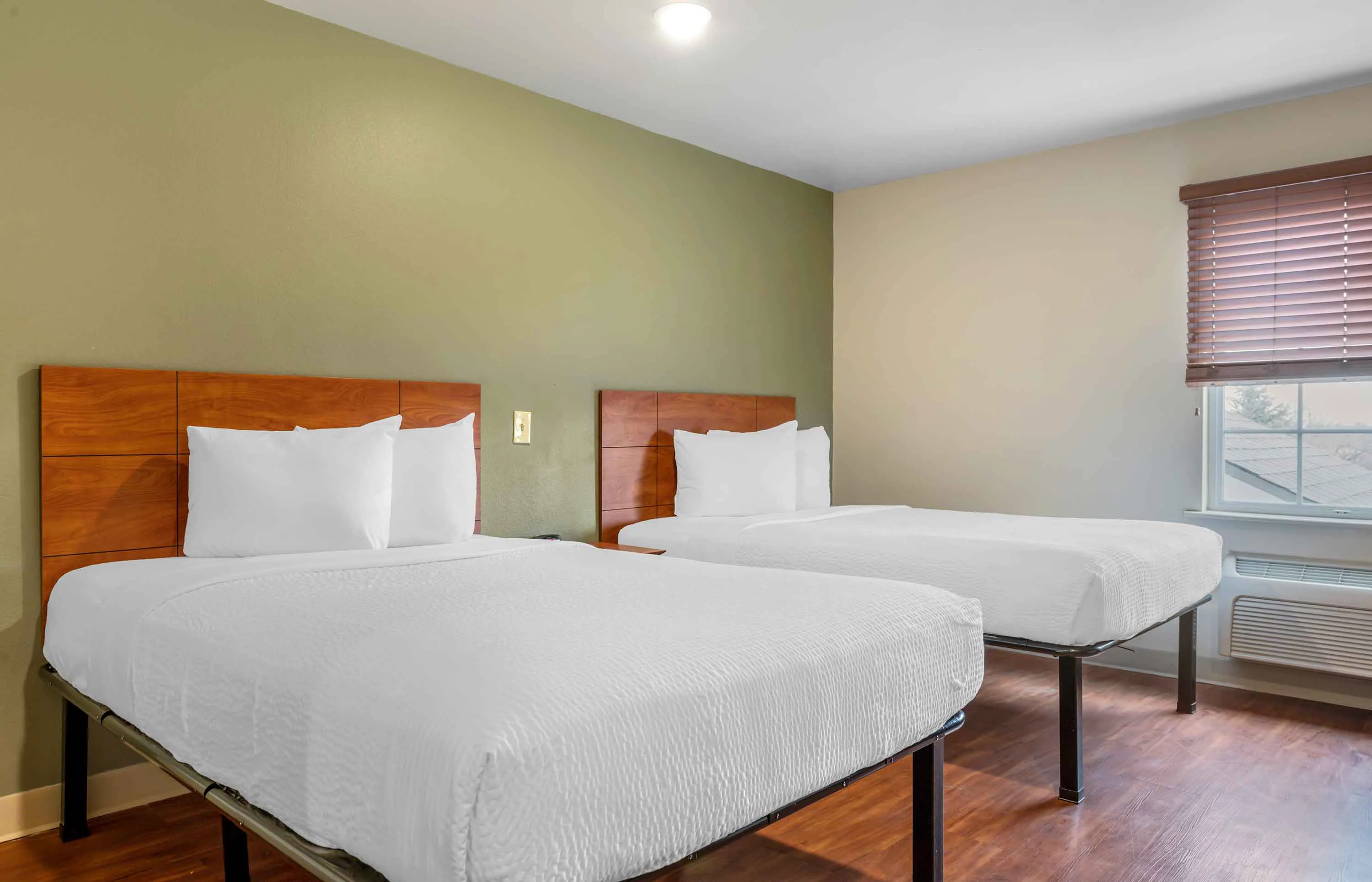Studio Suite - 2 Full Beds