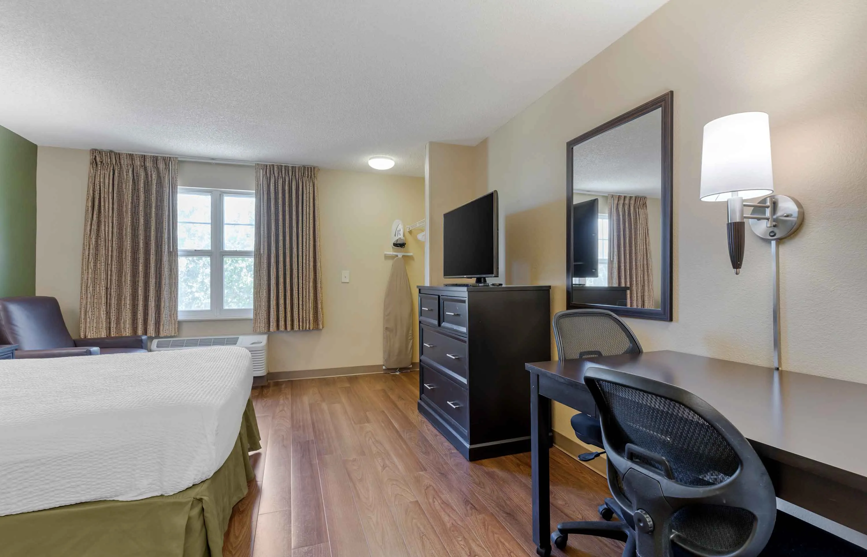 Studio Suite - 1 Queen Bed