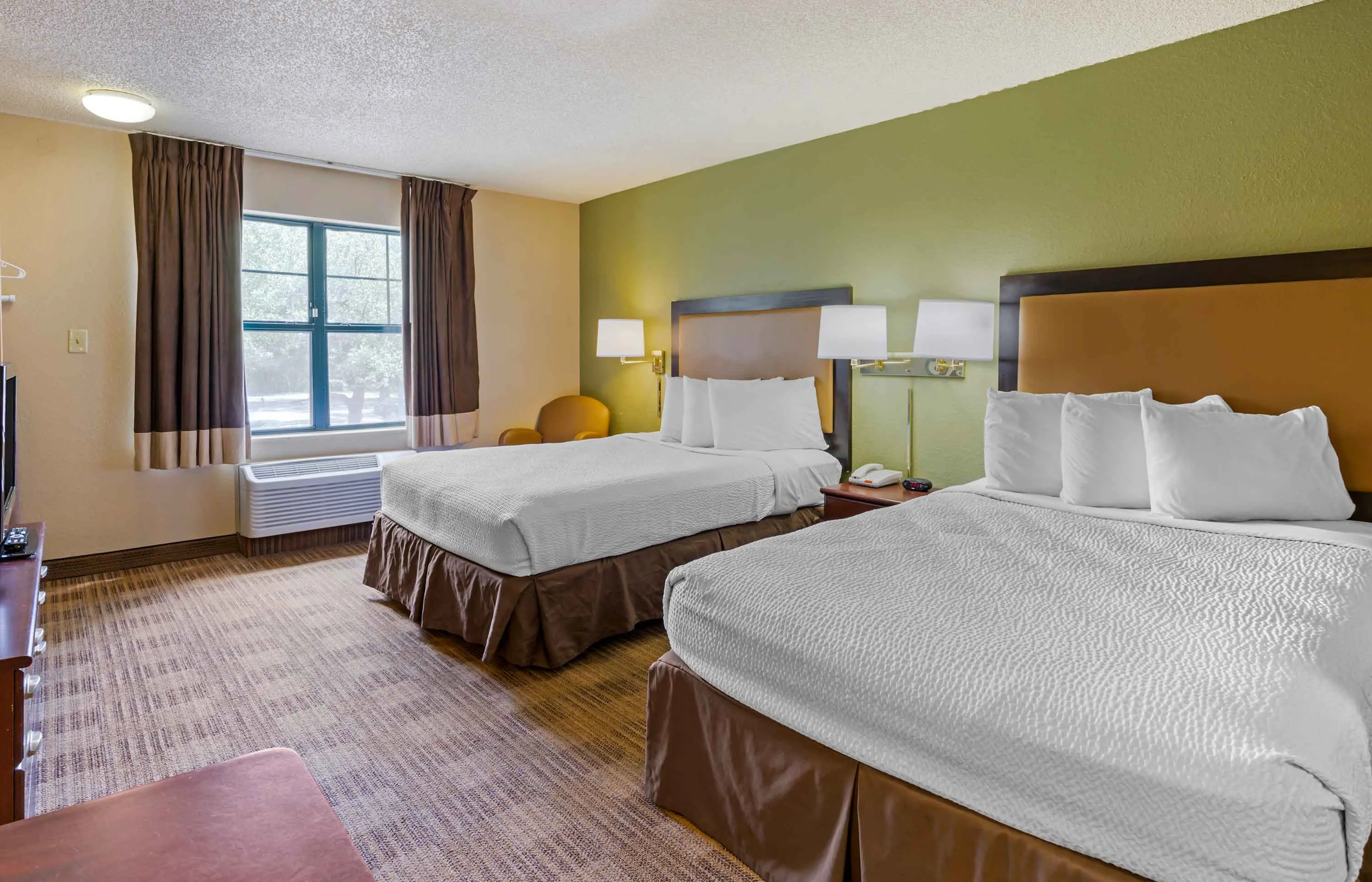 Studio Suite - 2 Full Beds