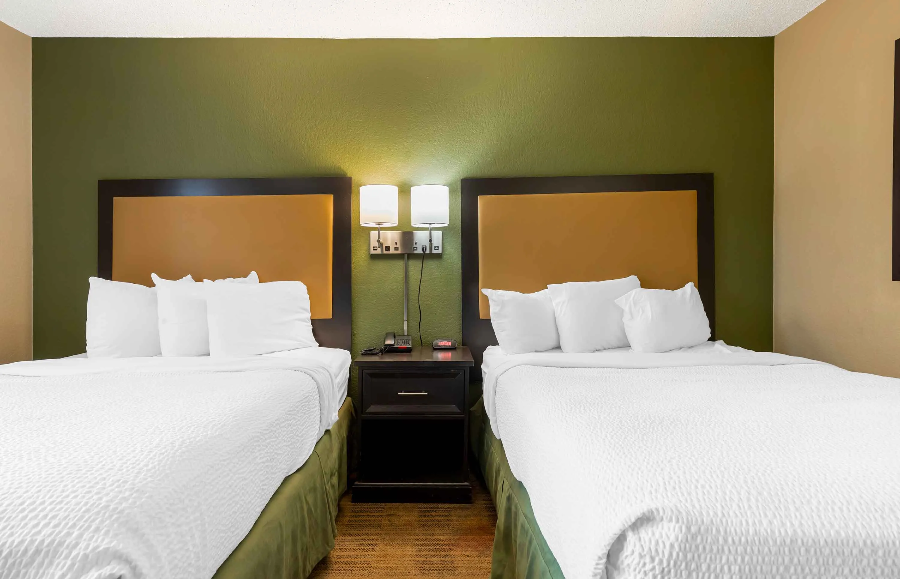 Studio Suite - 2 Full Beds