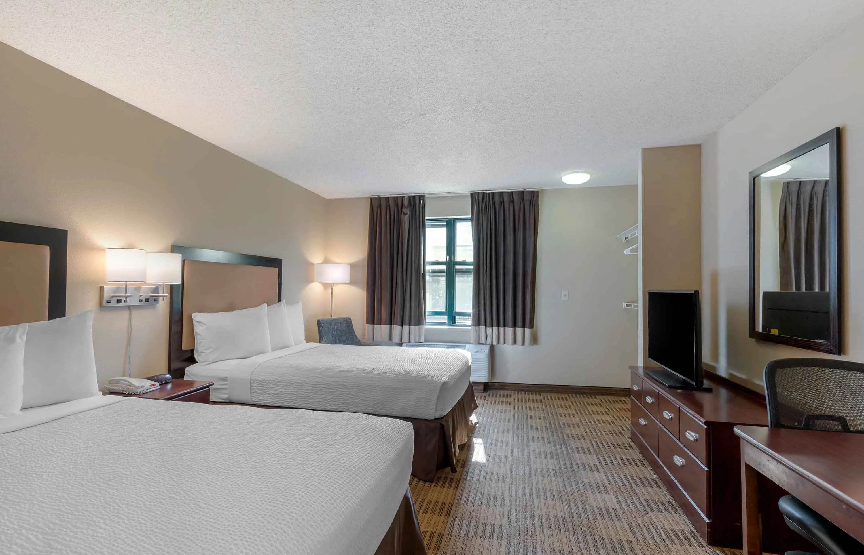 Studio Suite - 2 Full Beds
