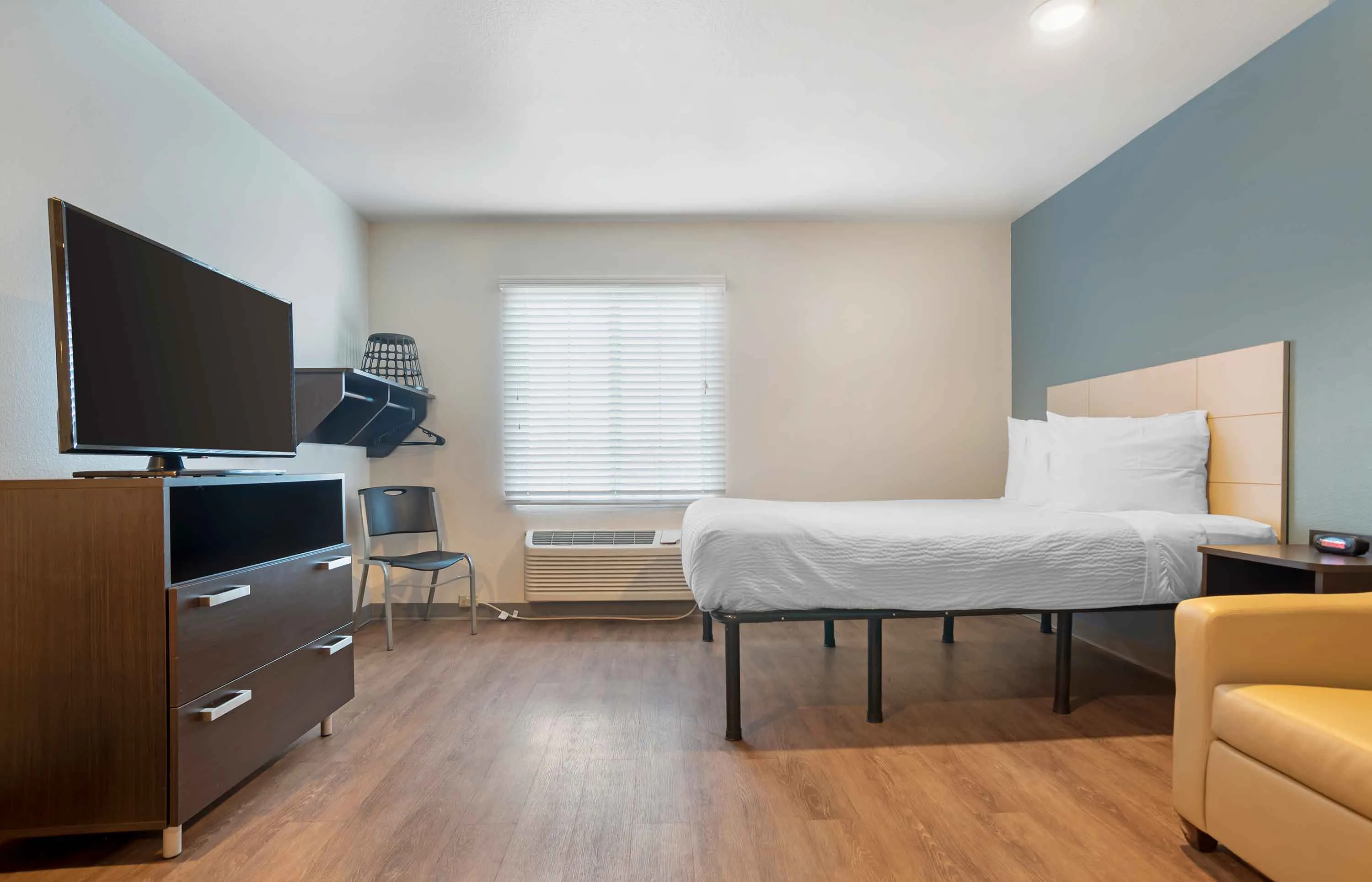 Deluxe Studio - 1 Queen Bed
