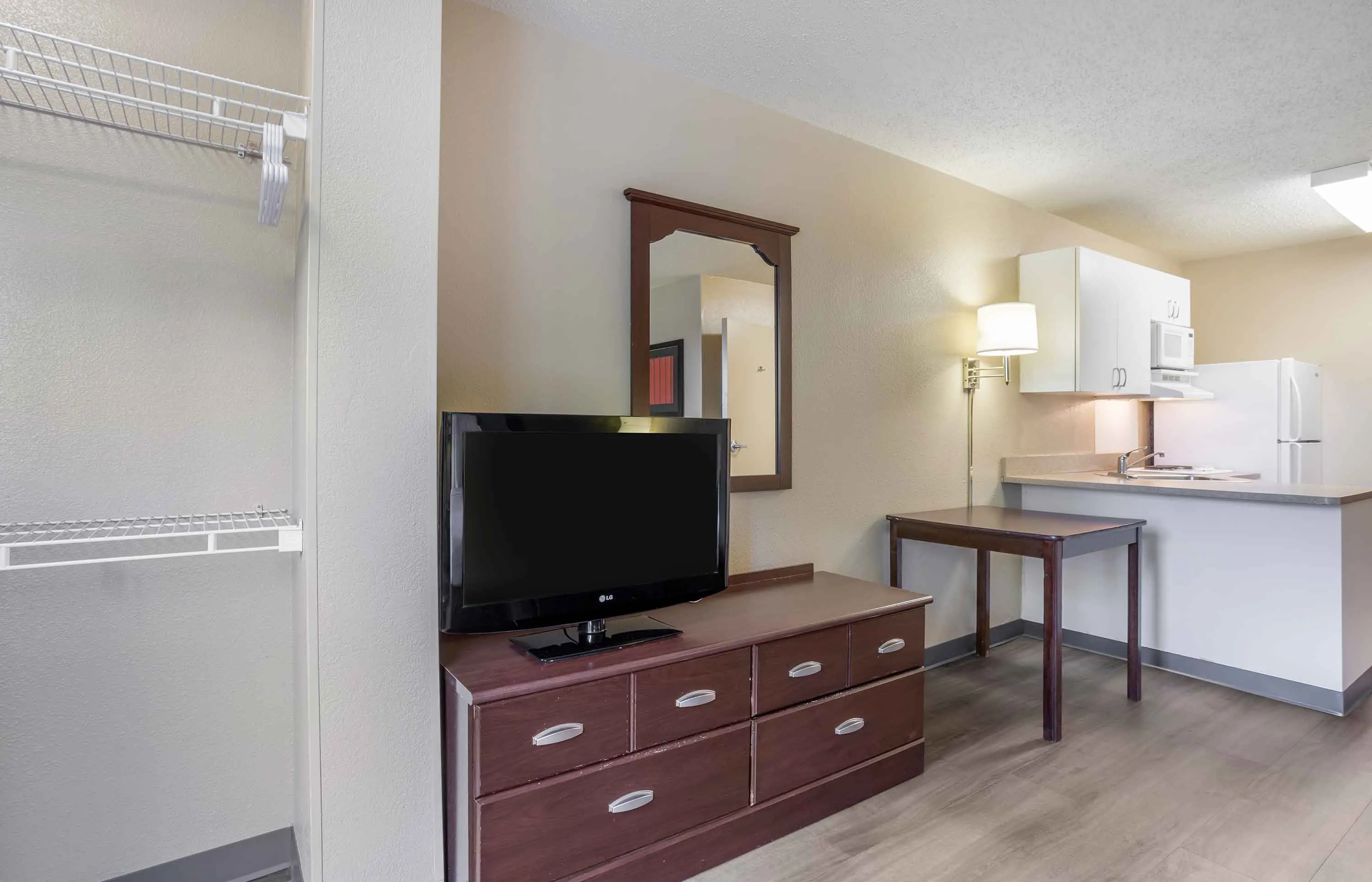 Studio Suite - 1 Queen Bed