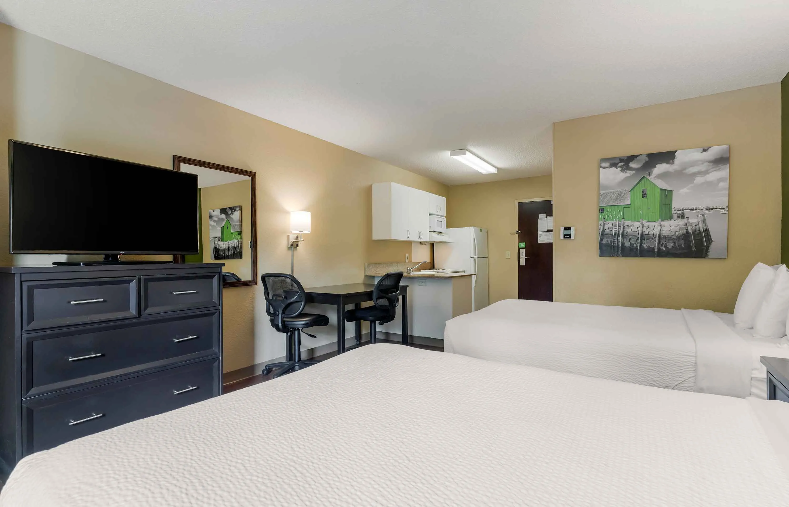 Studio Suite - 2 Full Beds