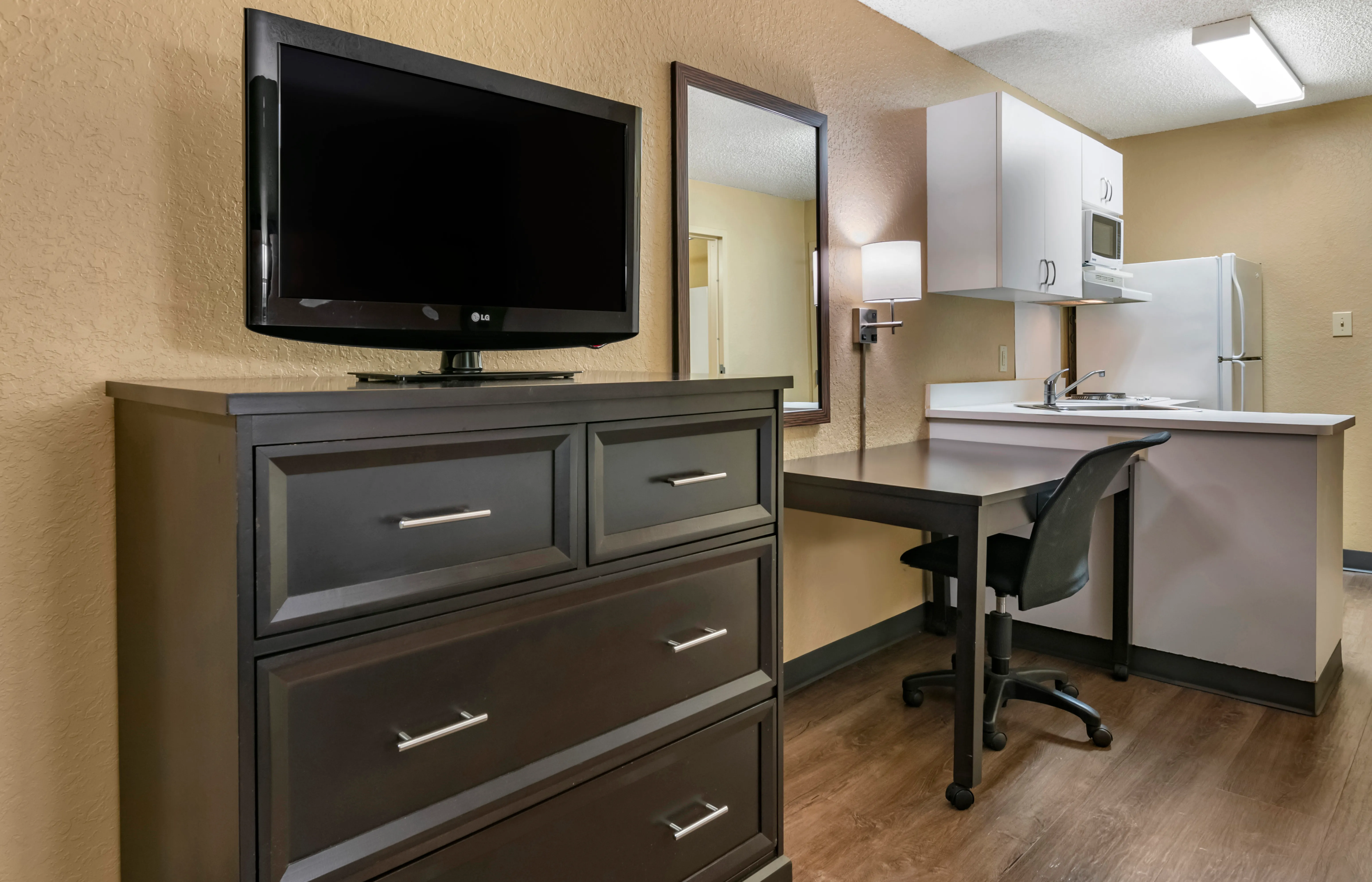 Studio Suite - 2 Full Beds