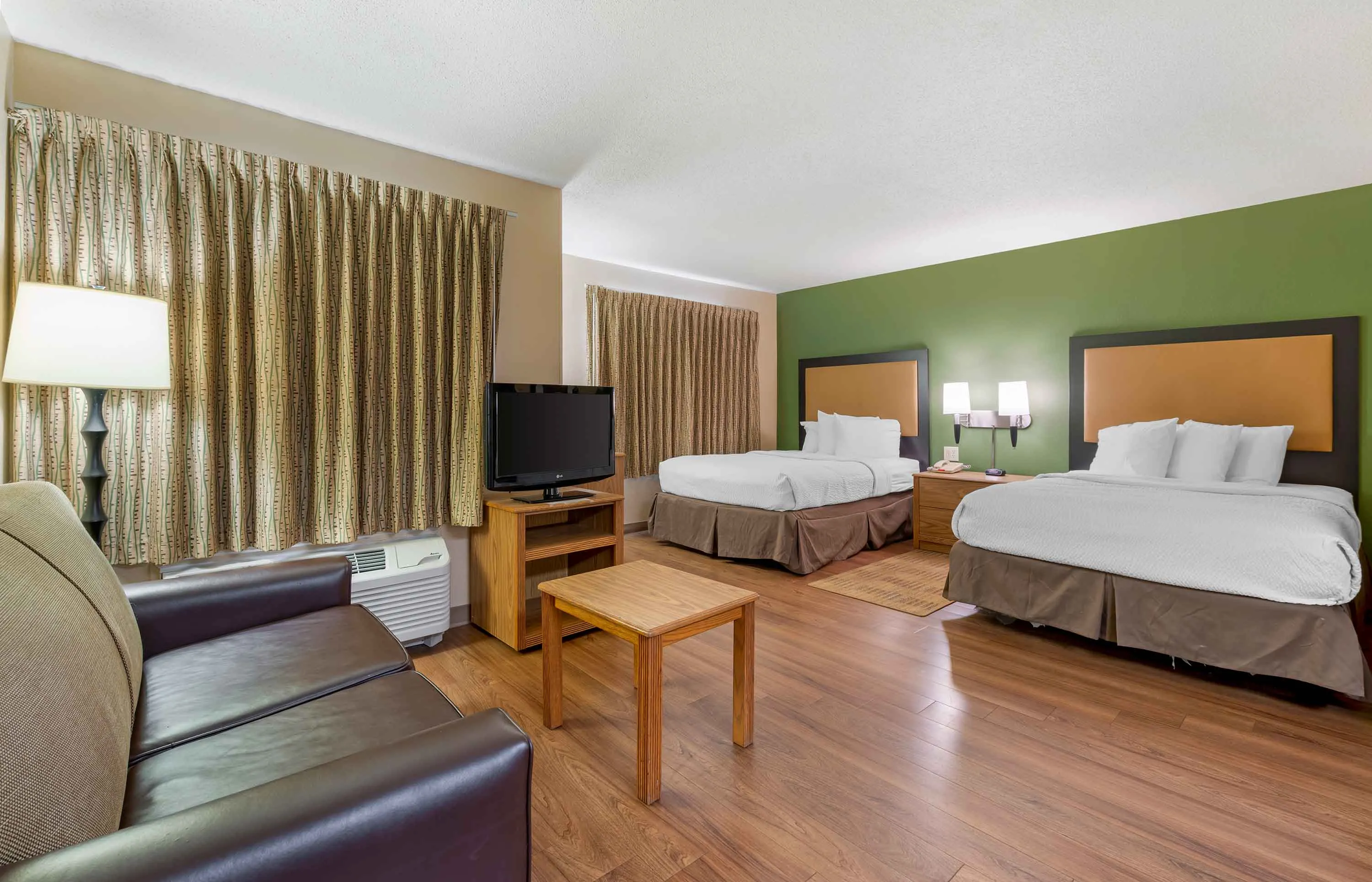 Deluxe Studio - 2 Full Beds