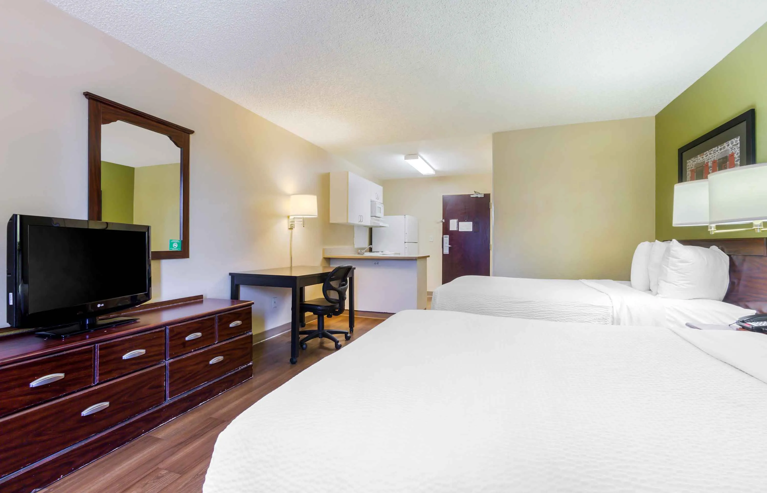 Studio Suite - 2 Full Beds