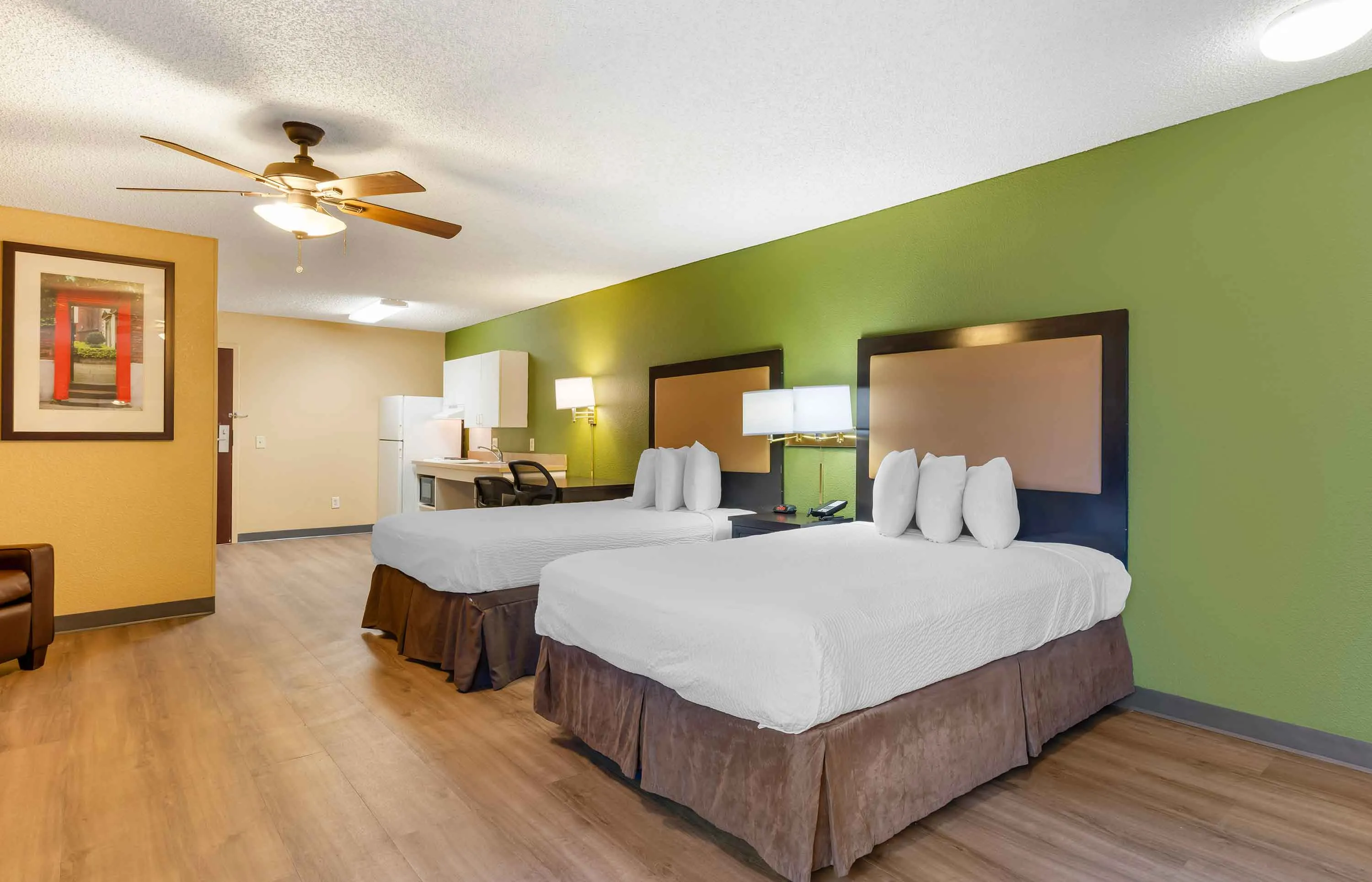 Deluxe Studio - 2 Full Beds