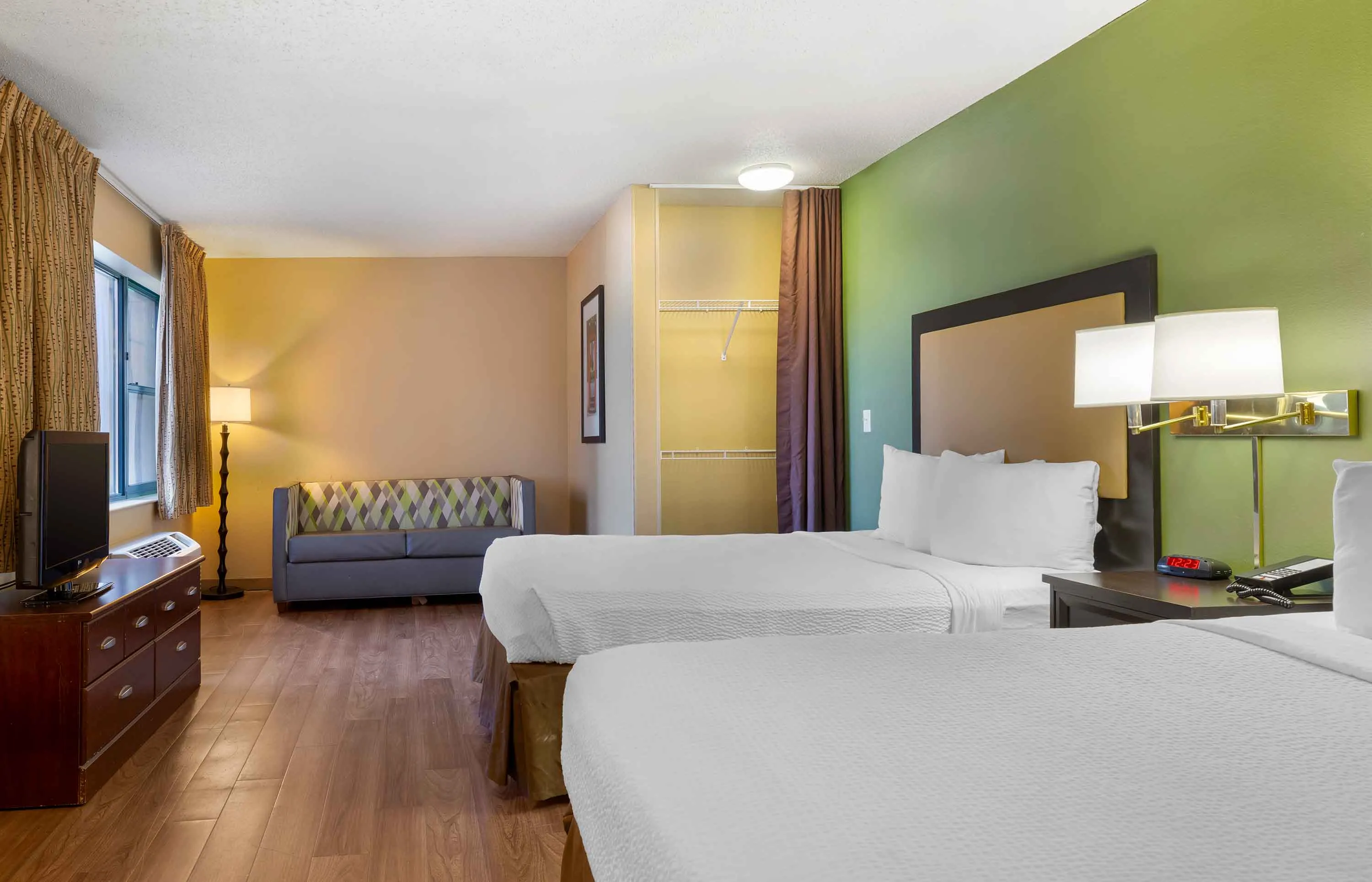 Studio Suite - 2 Full Beds