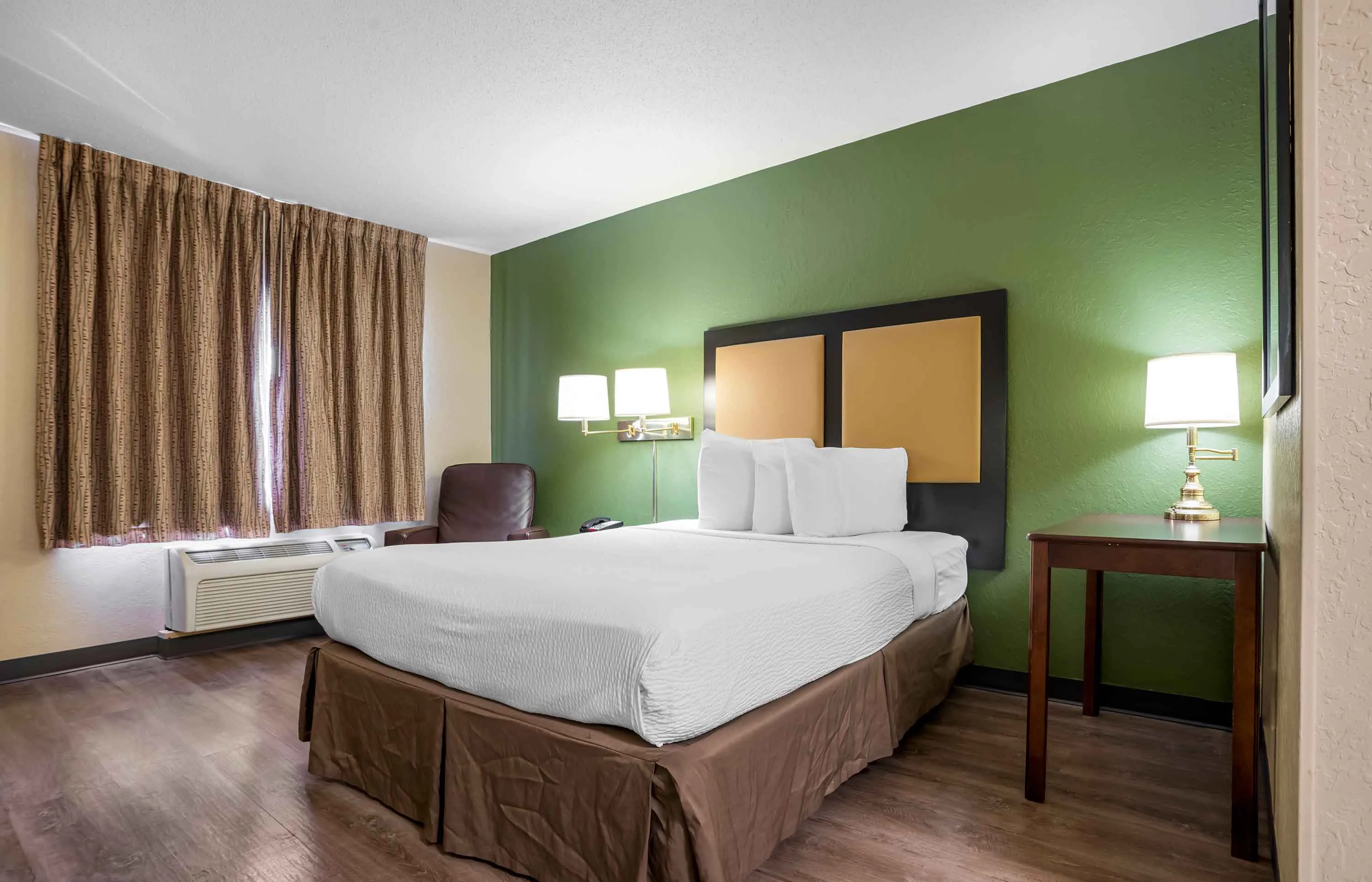 Studio Suite - 1 Queen Bed