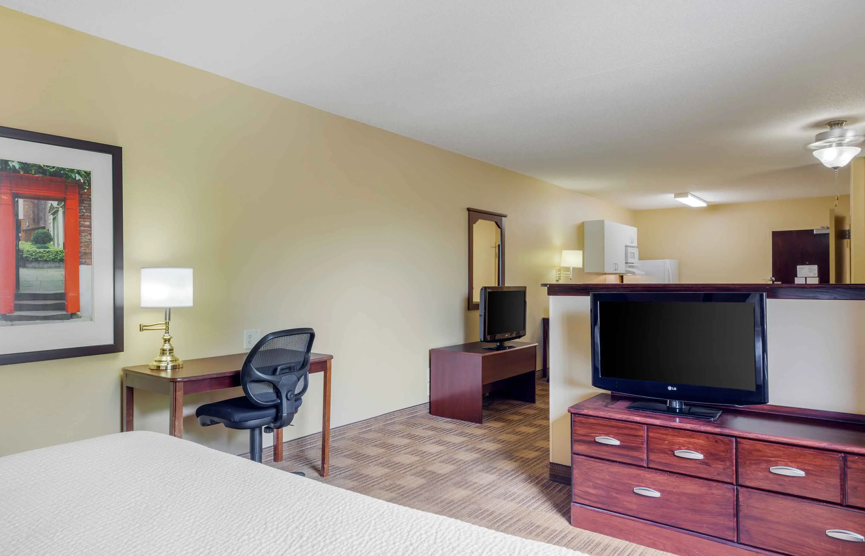 Deluxe Studio - 1 King Bed