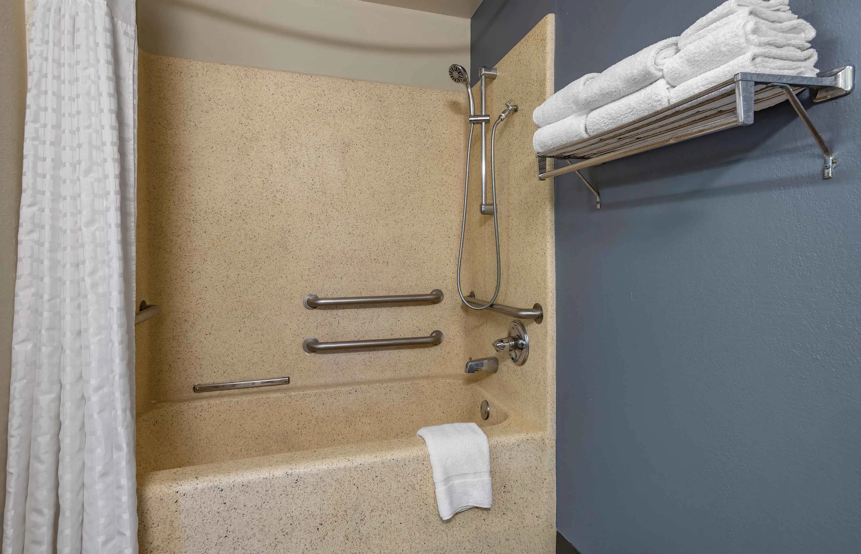 Studio Suite - 1 Queen Bed