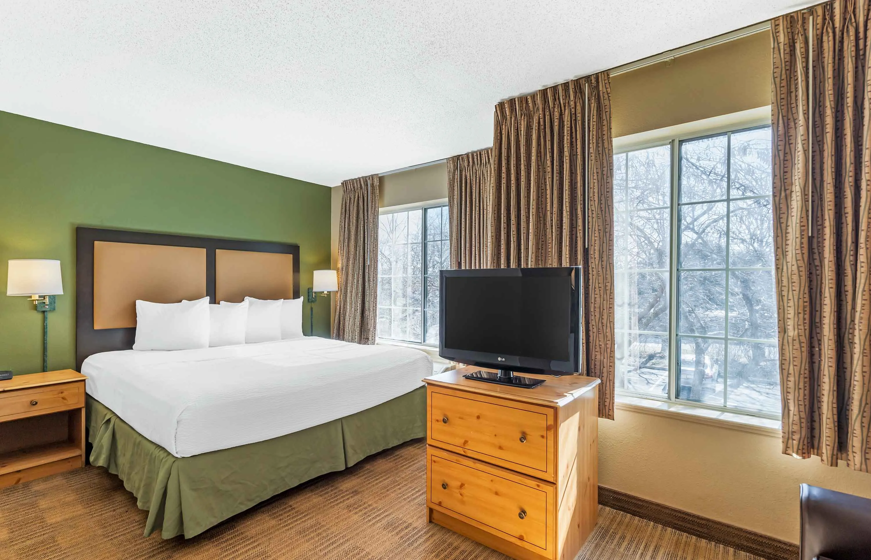 Deluxe Studio - 1 King Bed