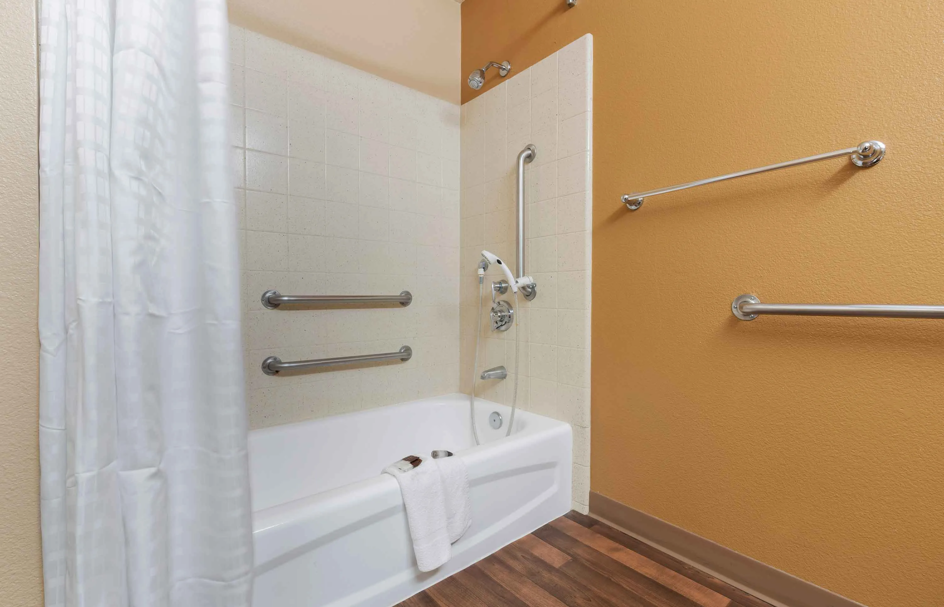 Studio Suite - 2 Full Beds