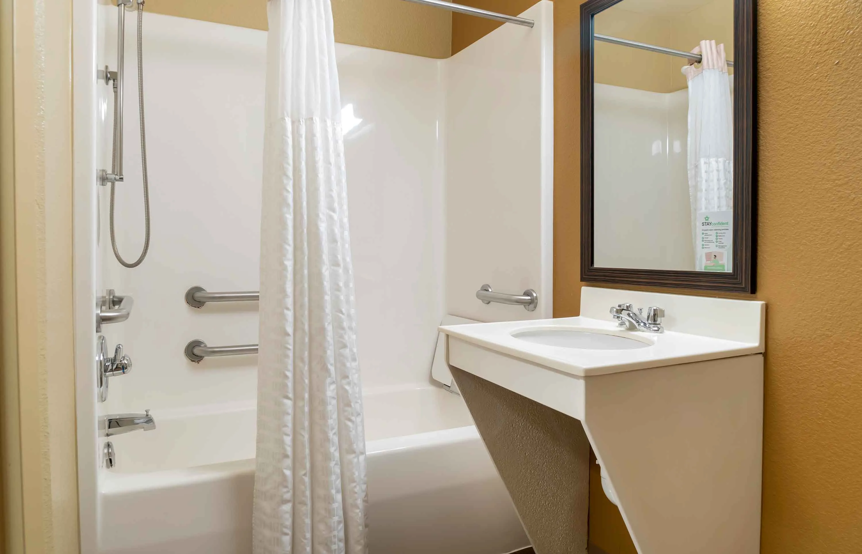Studio Suite - 1 Queen Bed