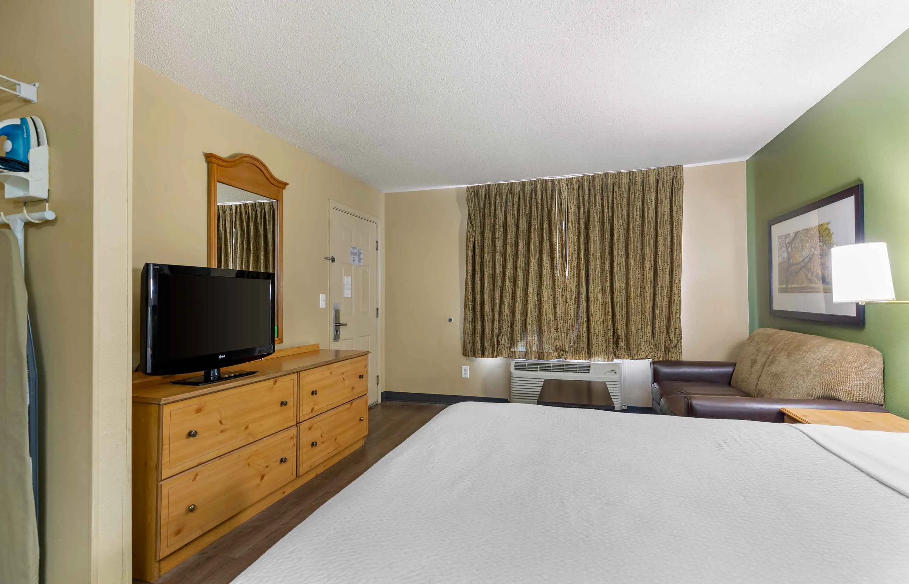 Deluxe Studio - 1 King Bed