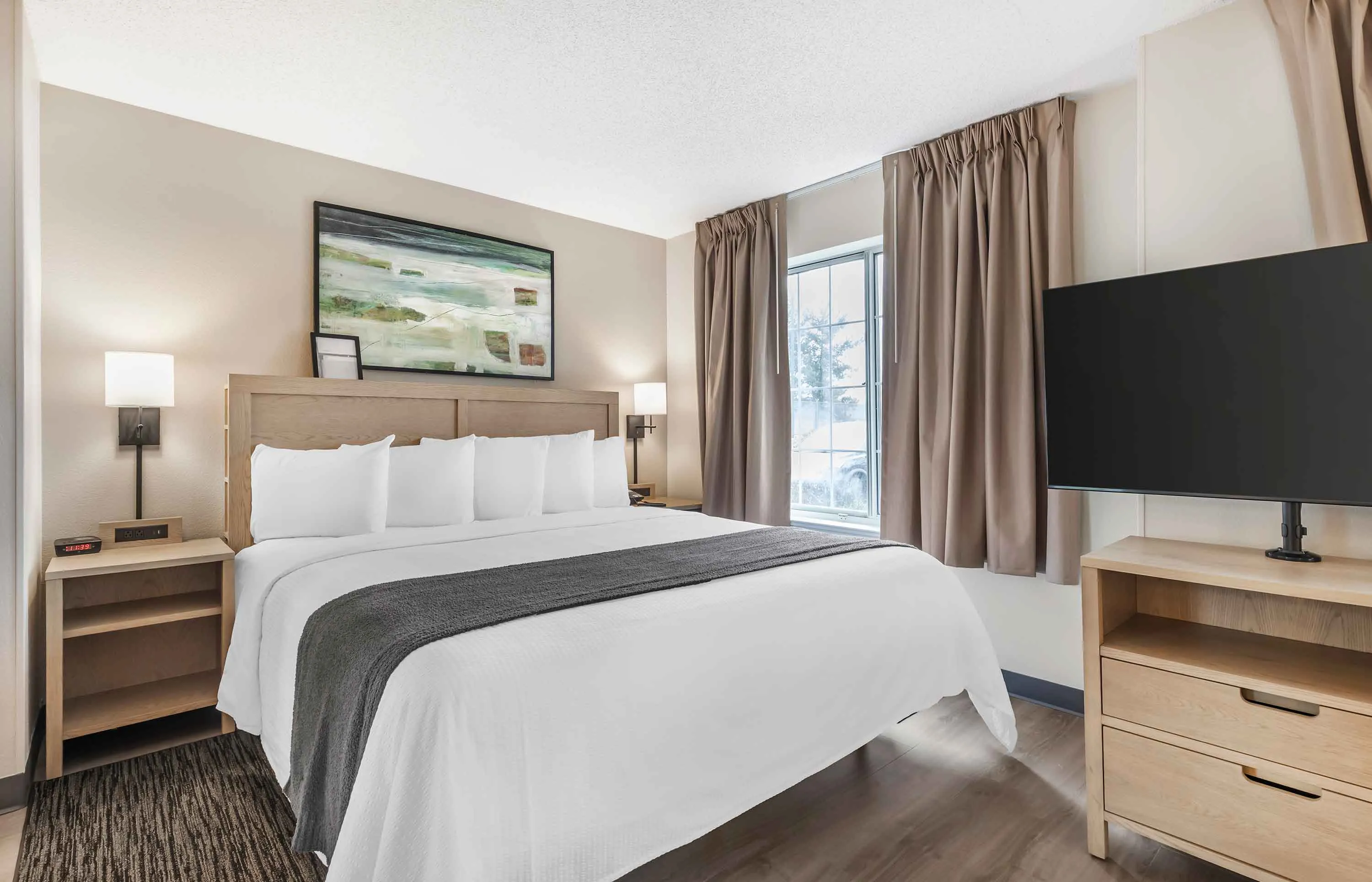 Deluxe Studio - 1 King Bed