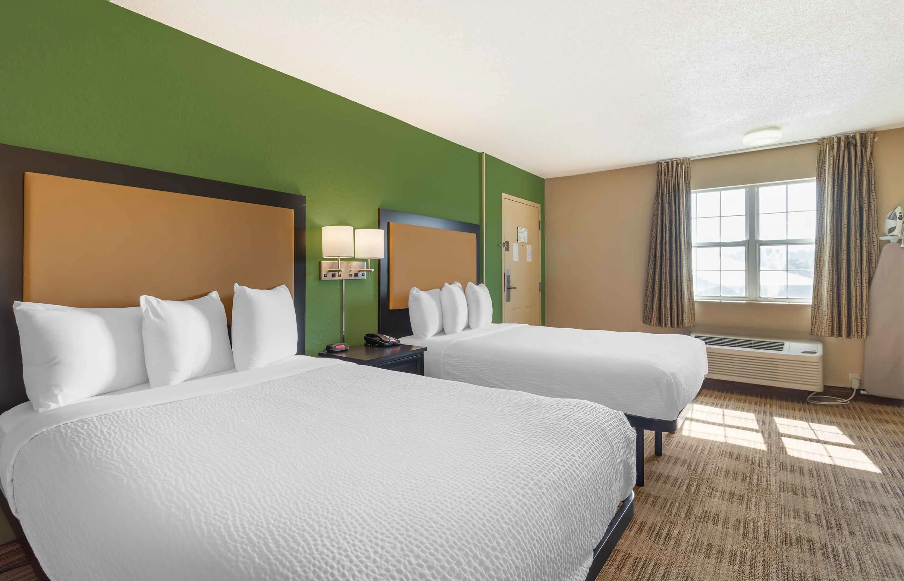 Studio Suite - 2 Full Beds