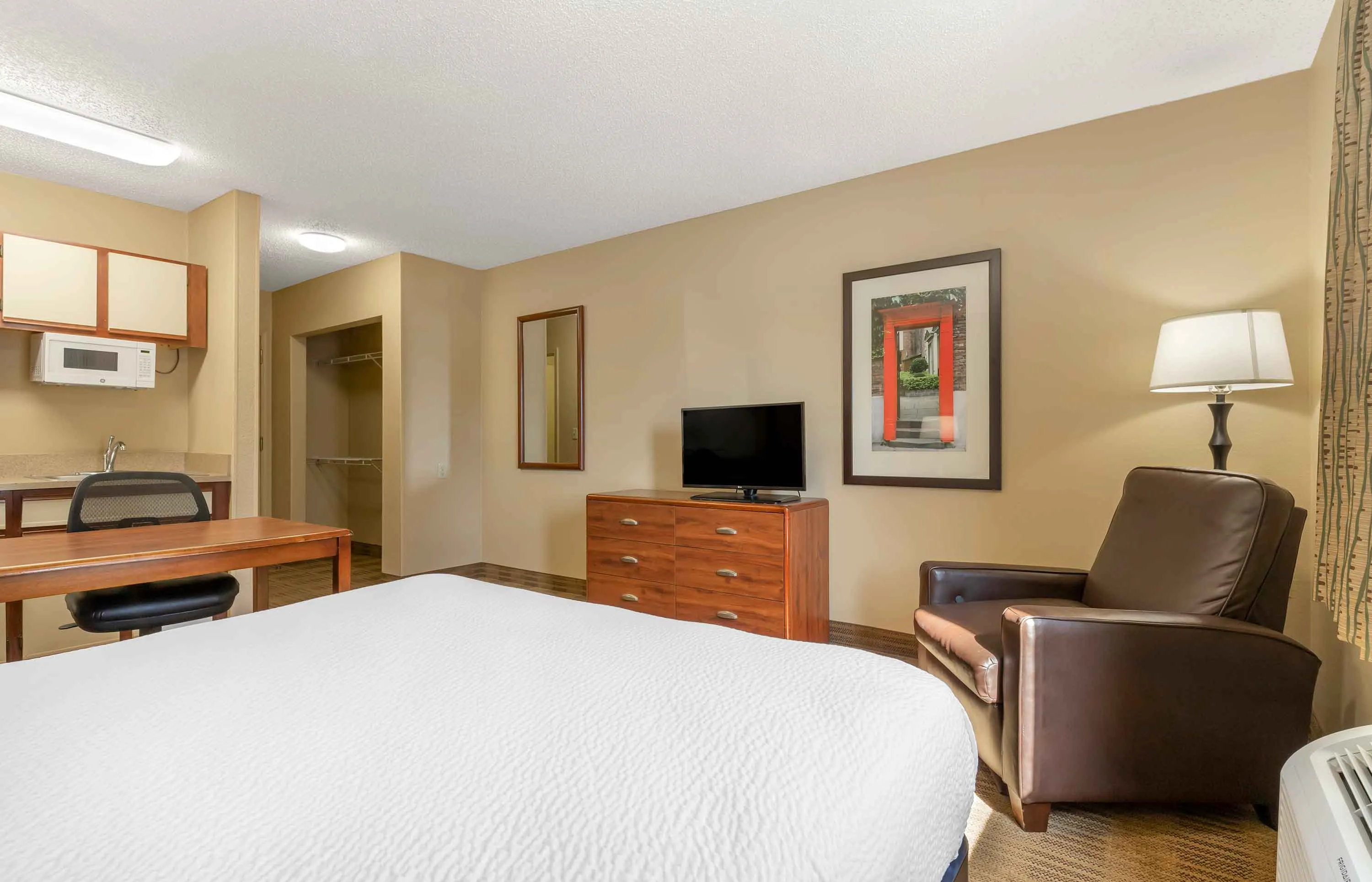 Studio Suite - 1 Queen Bed
