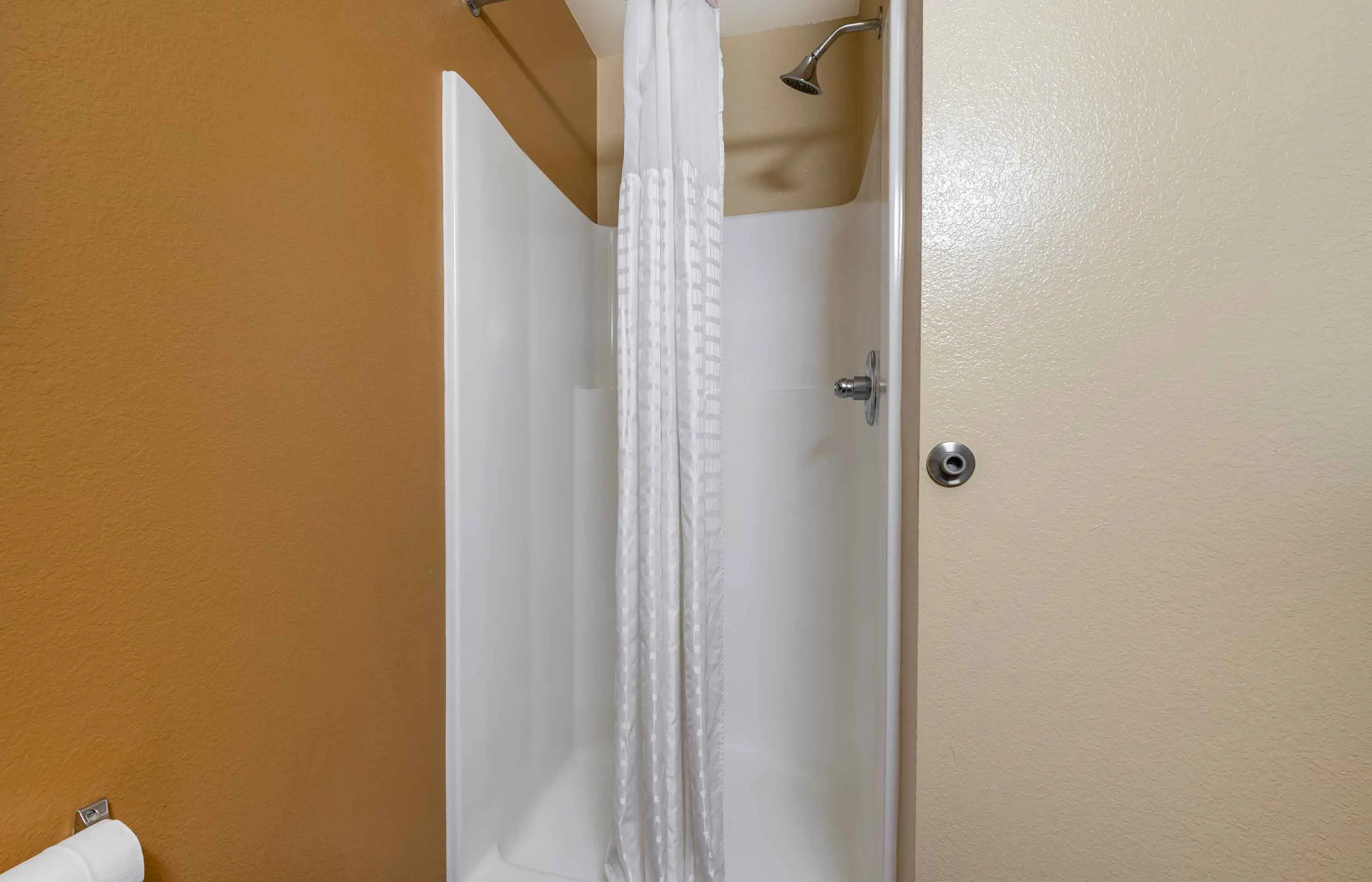 2 Bedroom Suite - 1 King and 1 Queen Bed